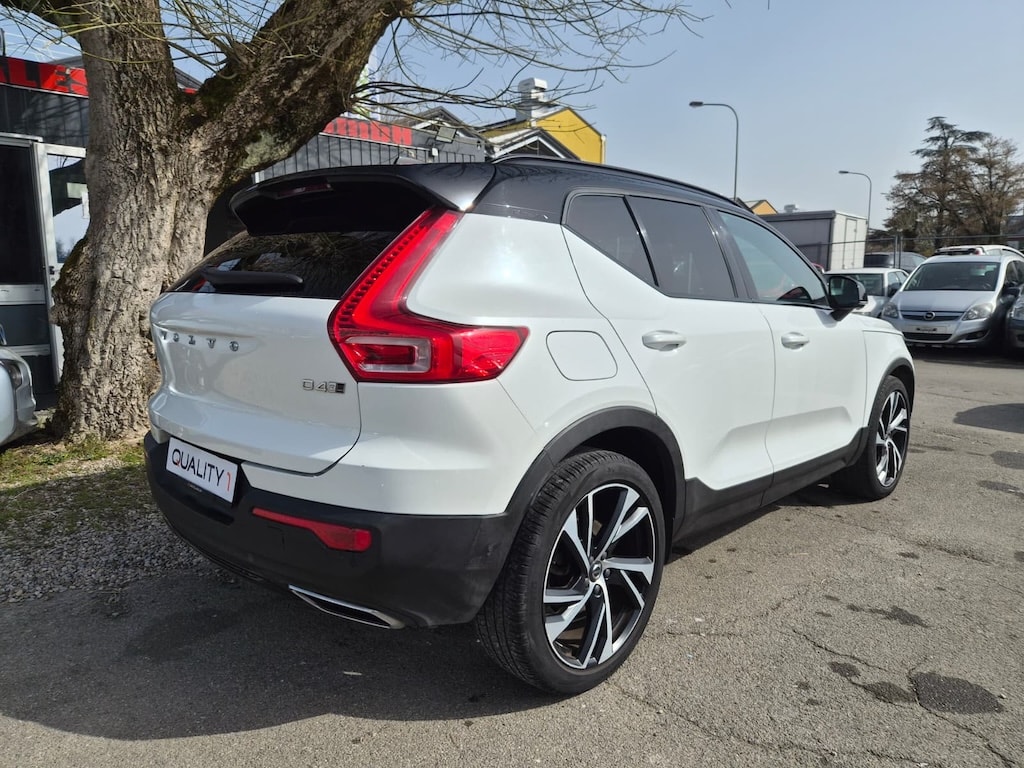 VOLVO XC40 D4 AWD R-Design Geartronic-image-5