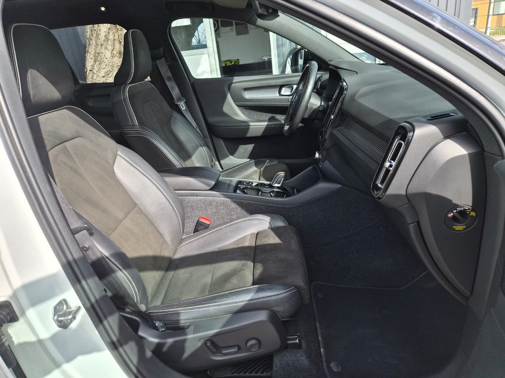 VOLVO XC40 D4 AWD R-Design Geartronic-image-11