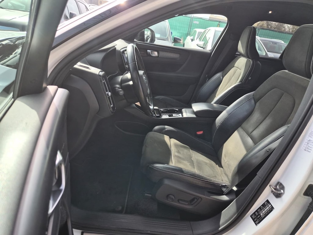 VOLVO XC40 D4 AWD R-Design Geartronic-image-7