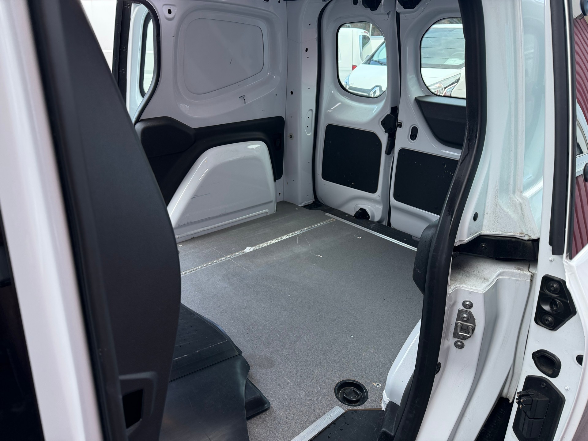 RENAULT Kangoo Van 1.5 dCi-image-4