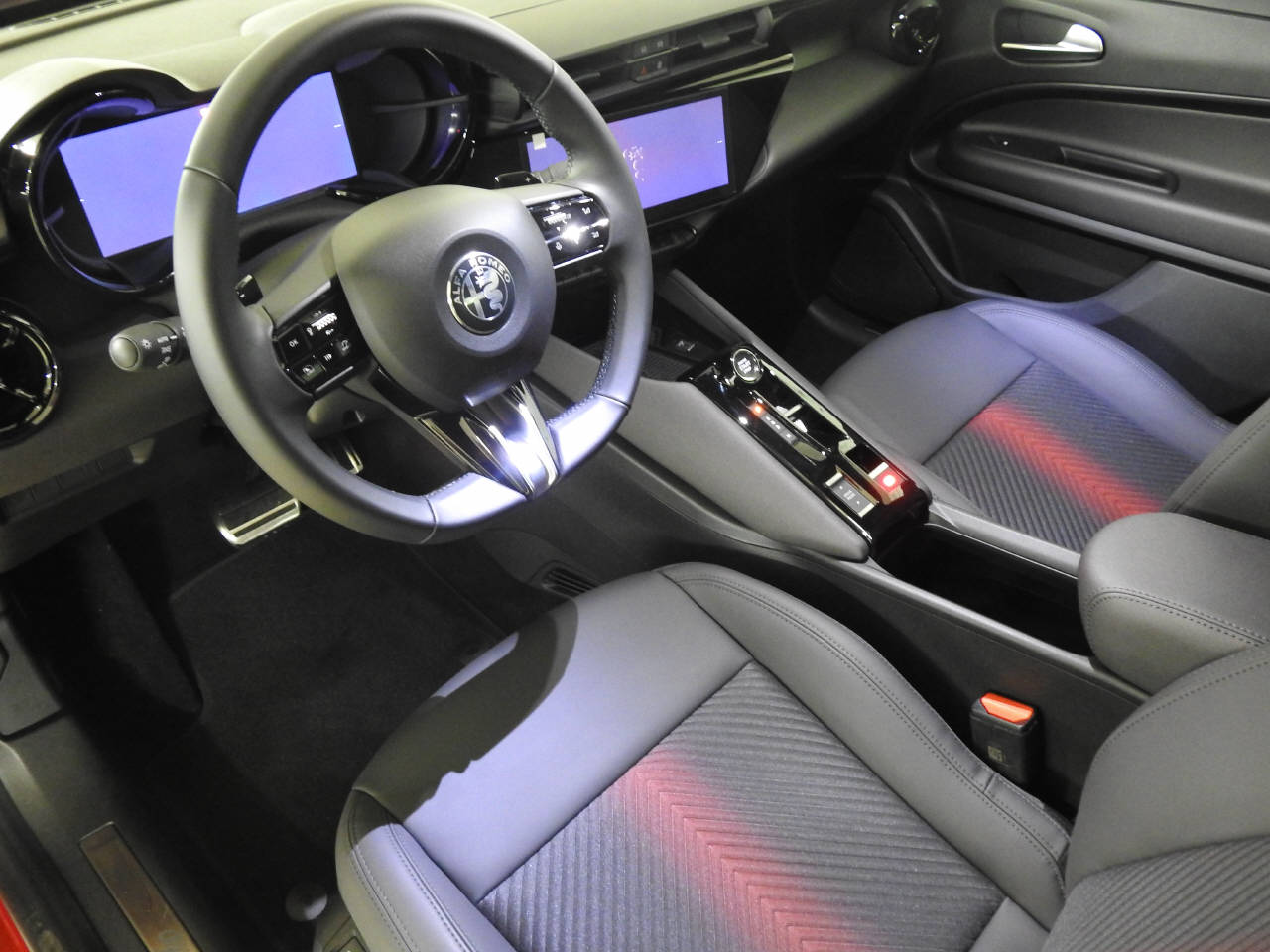 ALFA ROMEO Junior 1.2 Ibrida Q4-image-14
