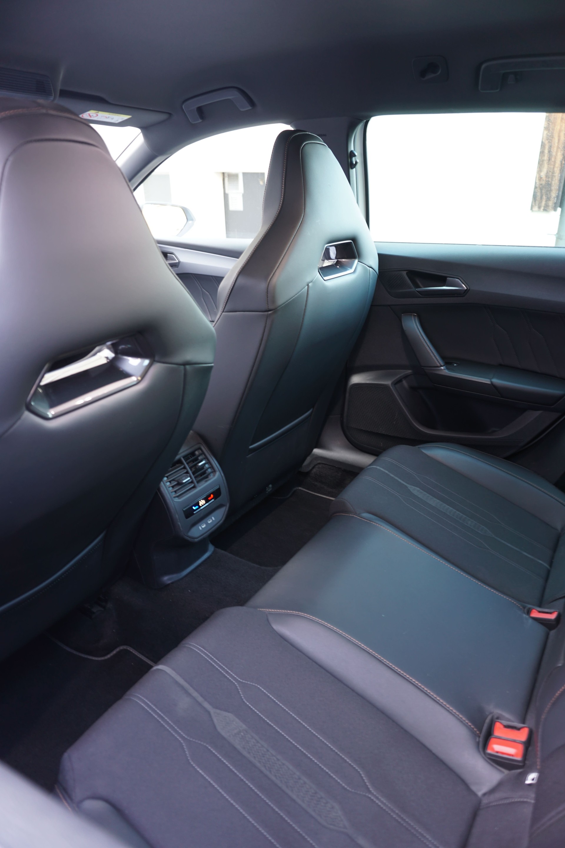 CUPRA LEON VZ 2.0 TSI DSG-image-12