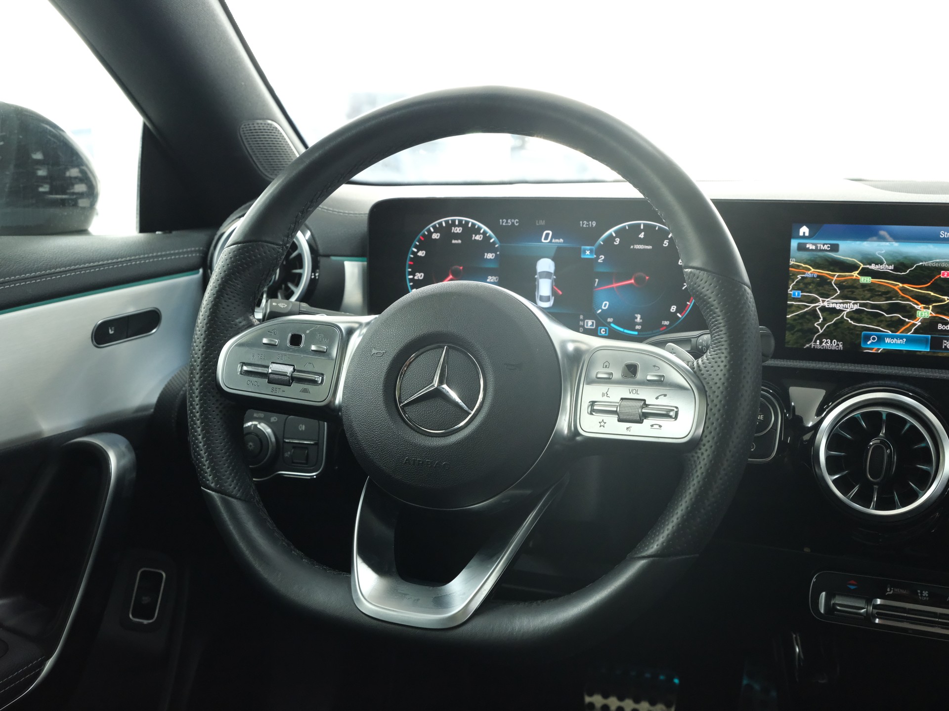 MERCEDES-BENZ CLA 200 AMG Line 7G-DCT-image-19