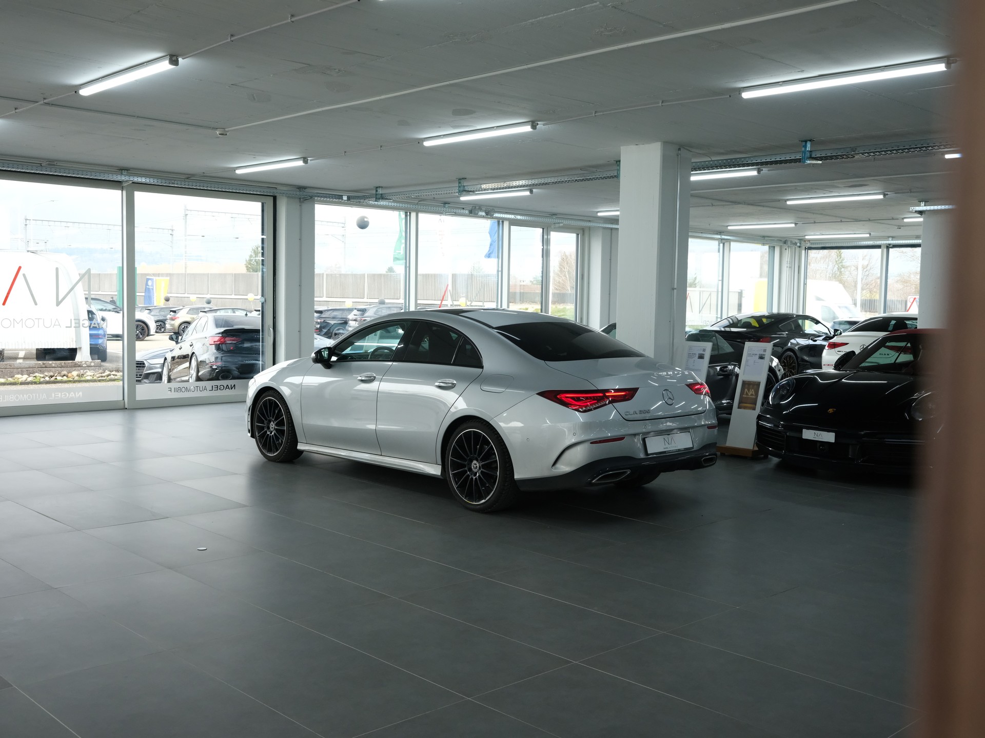 MERCEDES-BENZ CLA 200 AMG Line 7G-DCT-image-8