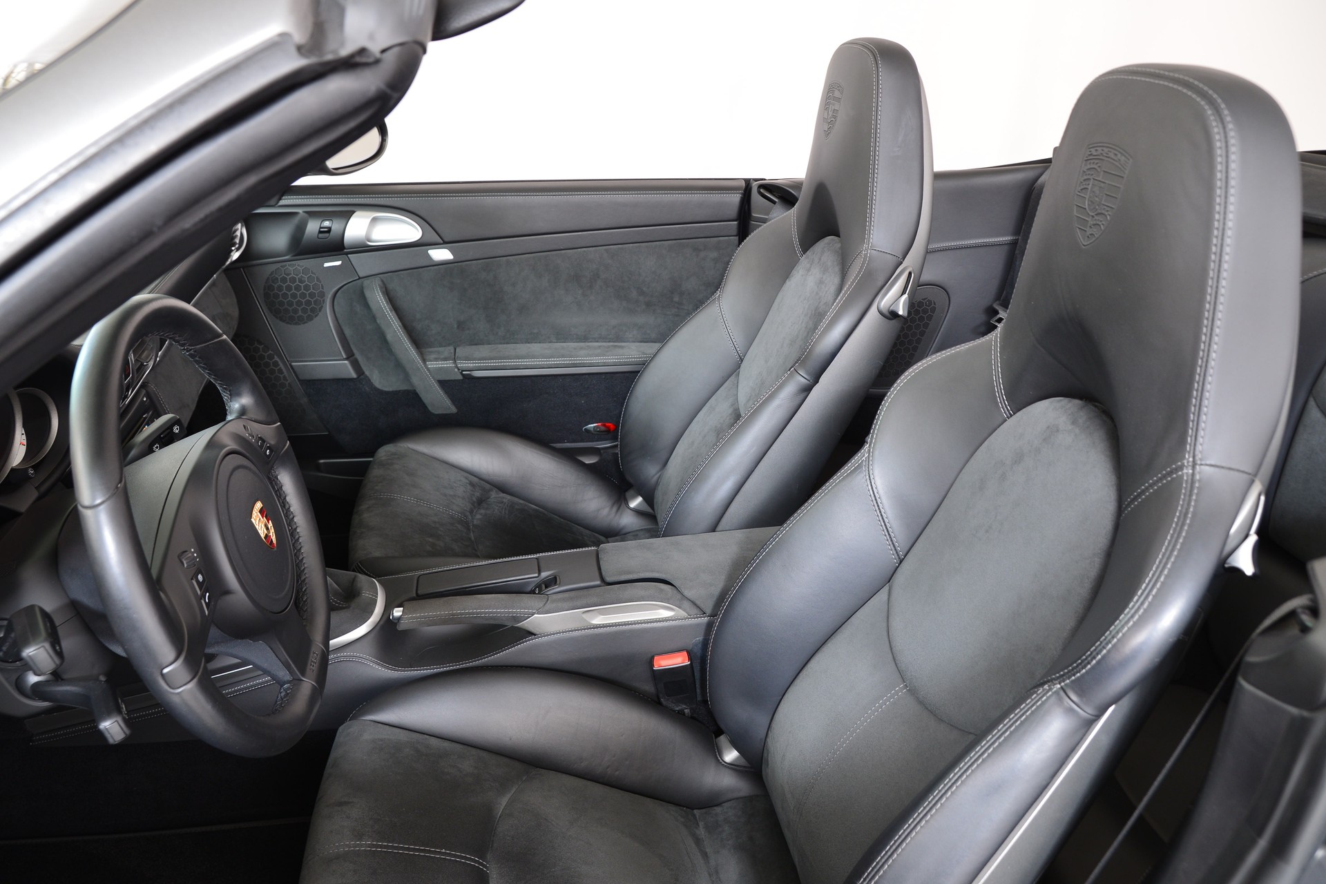 PORSCHE 911 Cabrio Carrera GTS-image-12