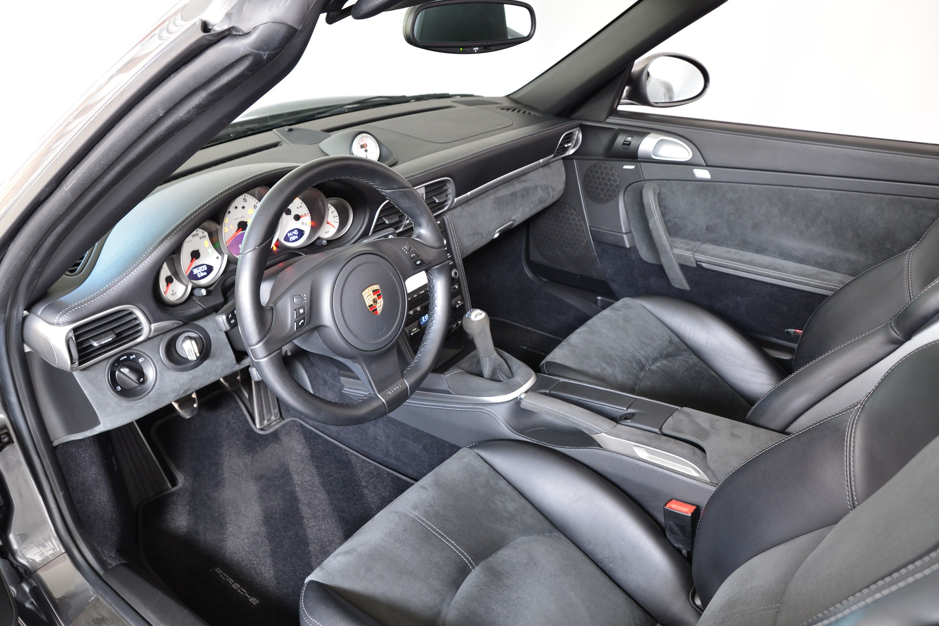 PORSCHE 911 Cabrio Carrera GTS-image-10