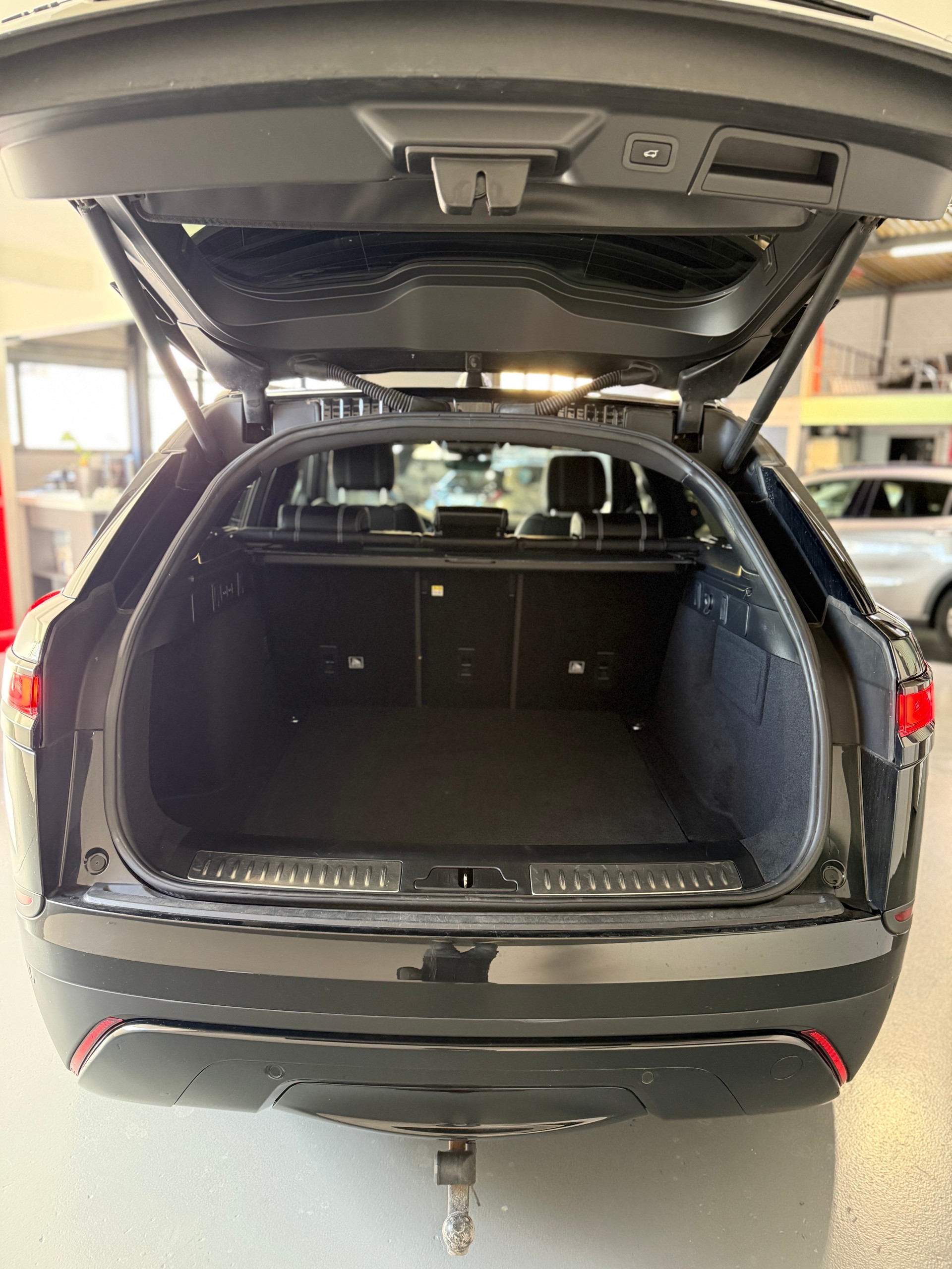 LAND ROVER Range Rover Velar D 240 HSE Automatic-image-5