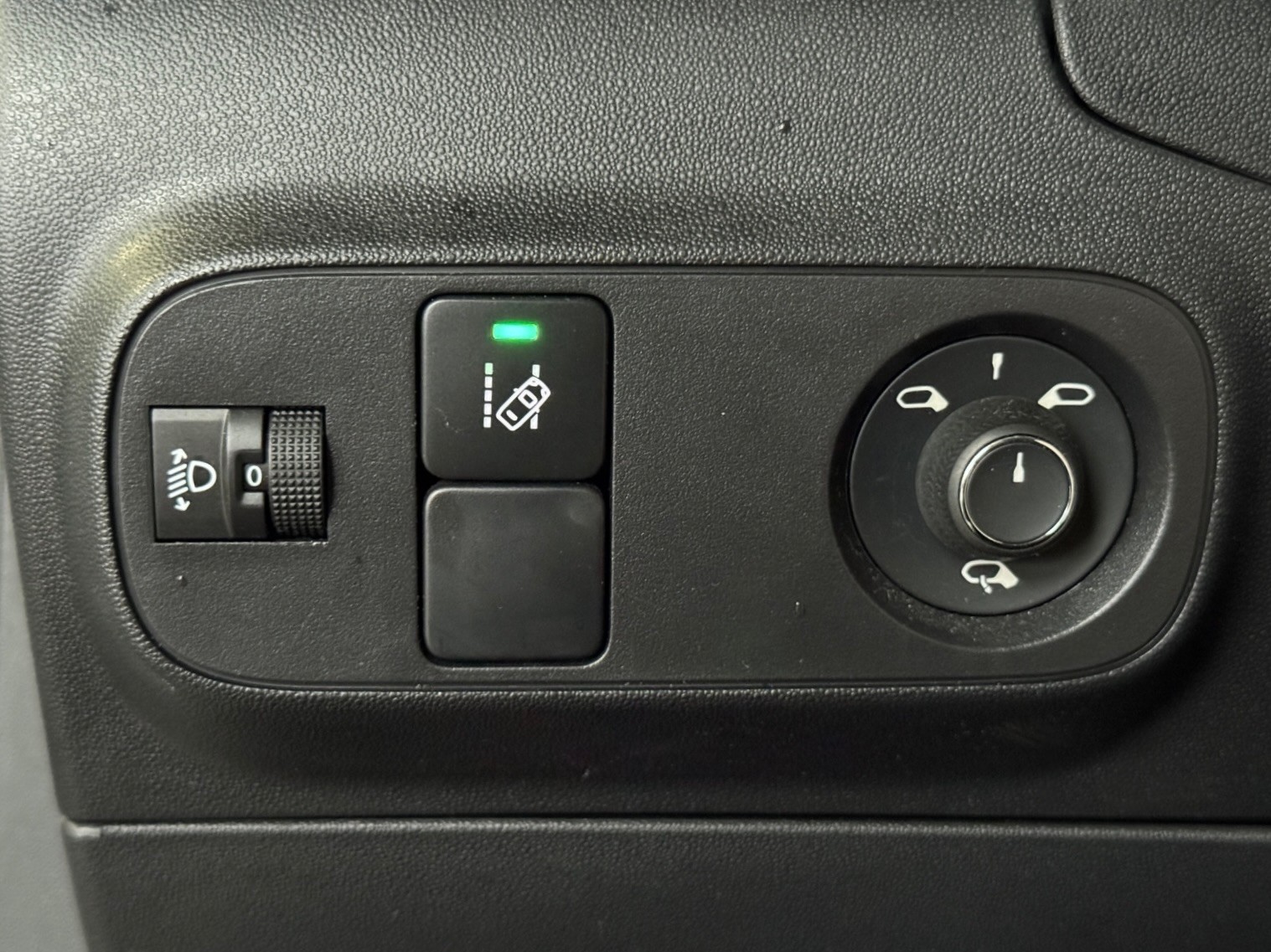CITROEN C3 1.2i PureTech Shine EAT6-image-17