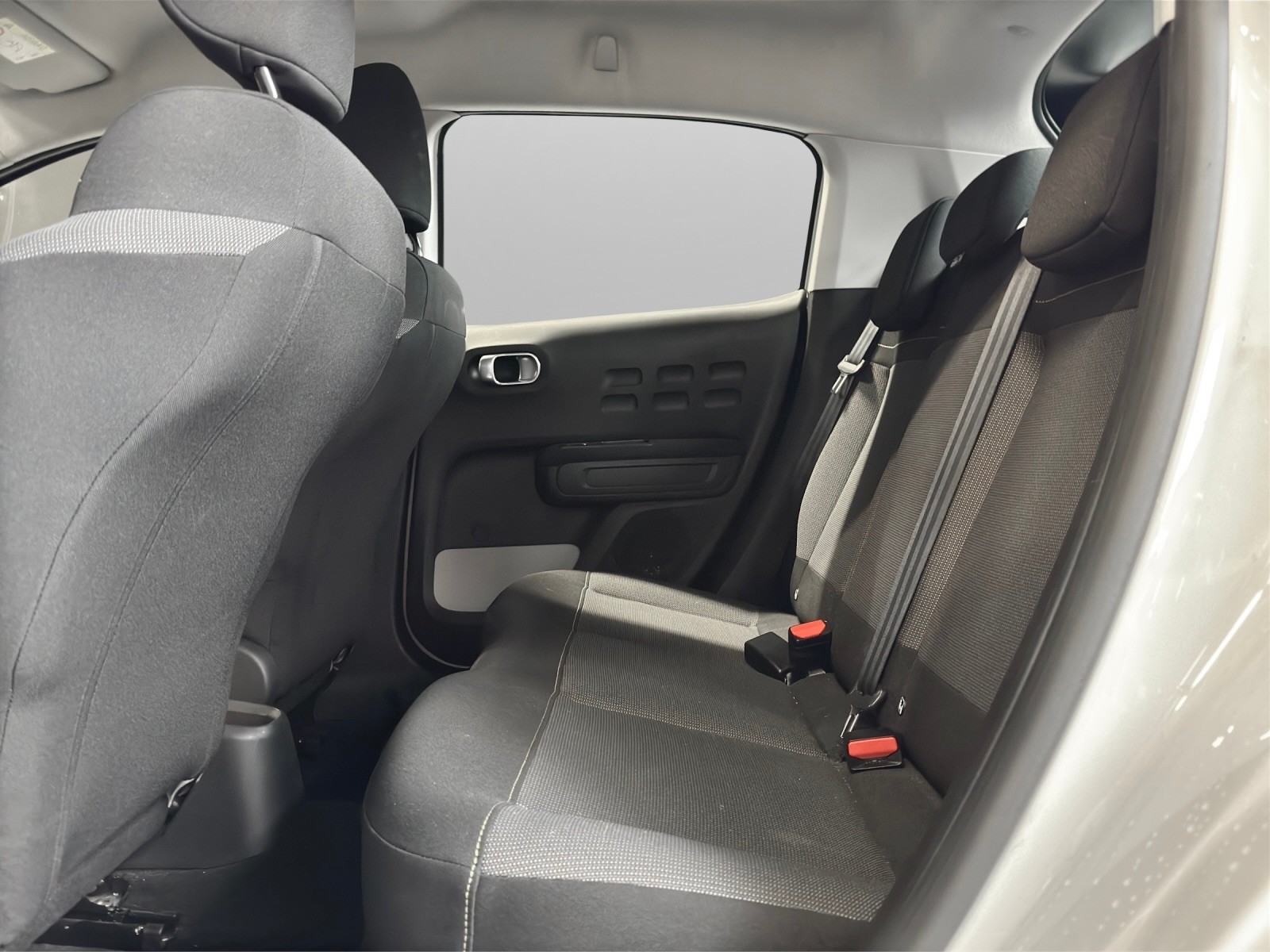 CITROEN C3 1.2i PureTech Shine EAT6-image-10