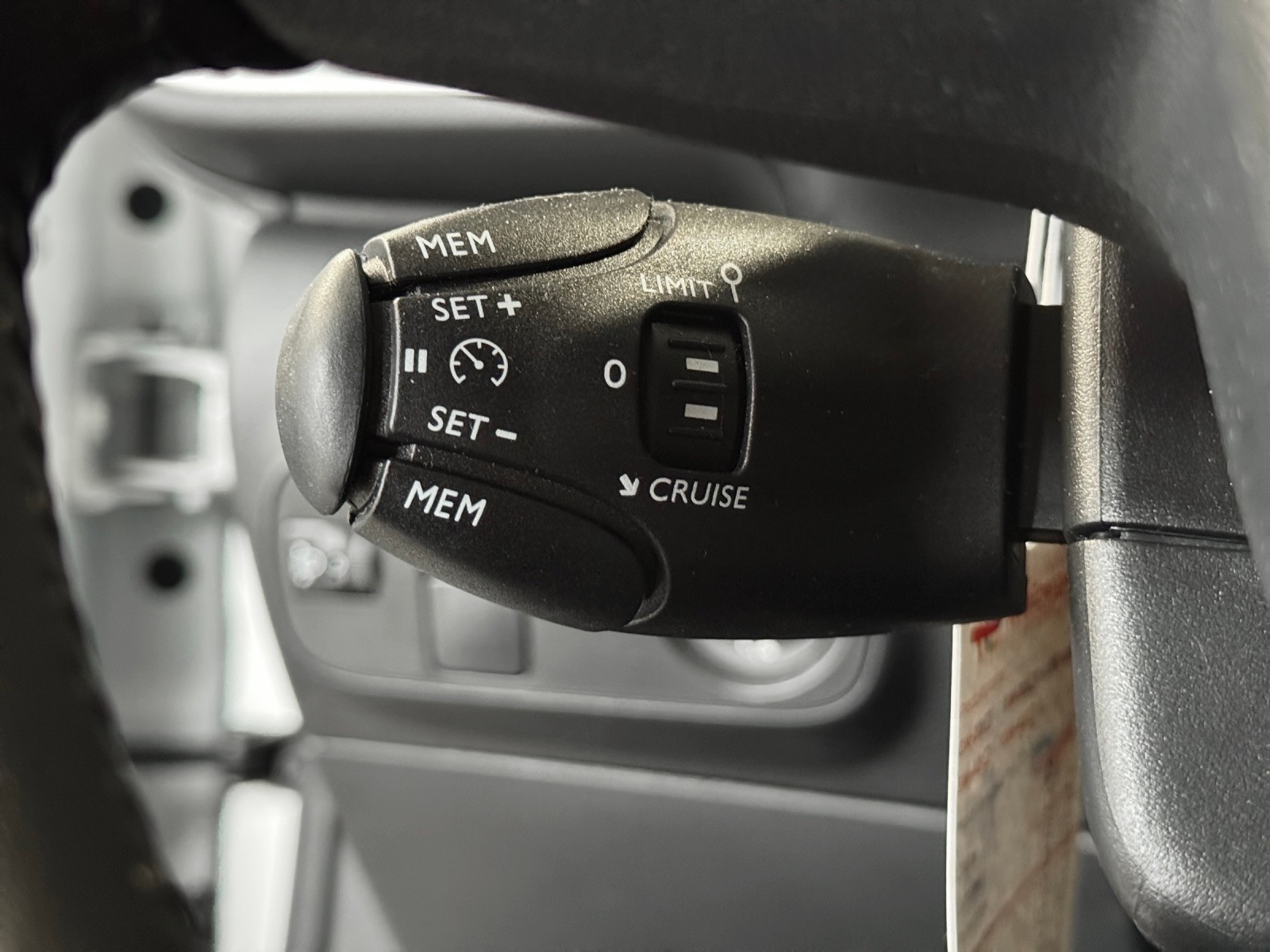 CITROEN C3 1.2i PureTech Shine EAT6-image-16