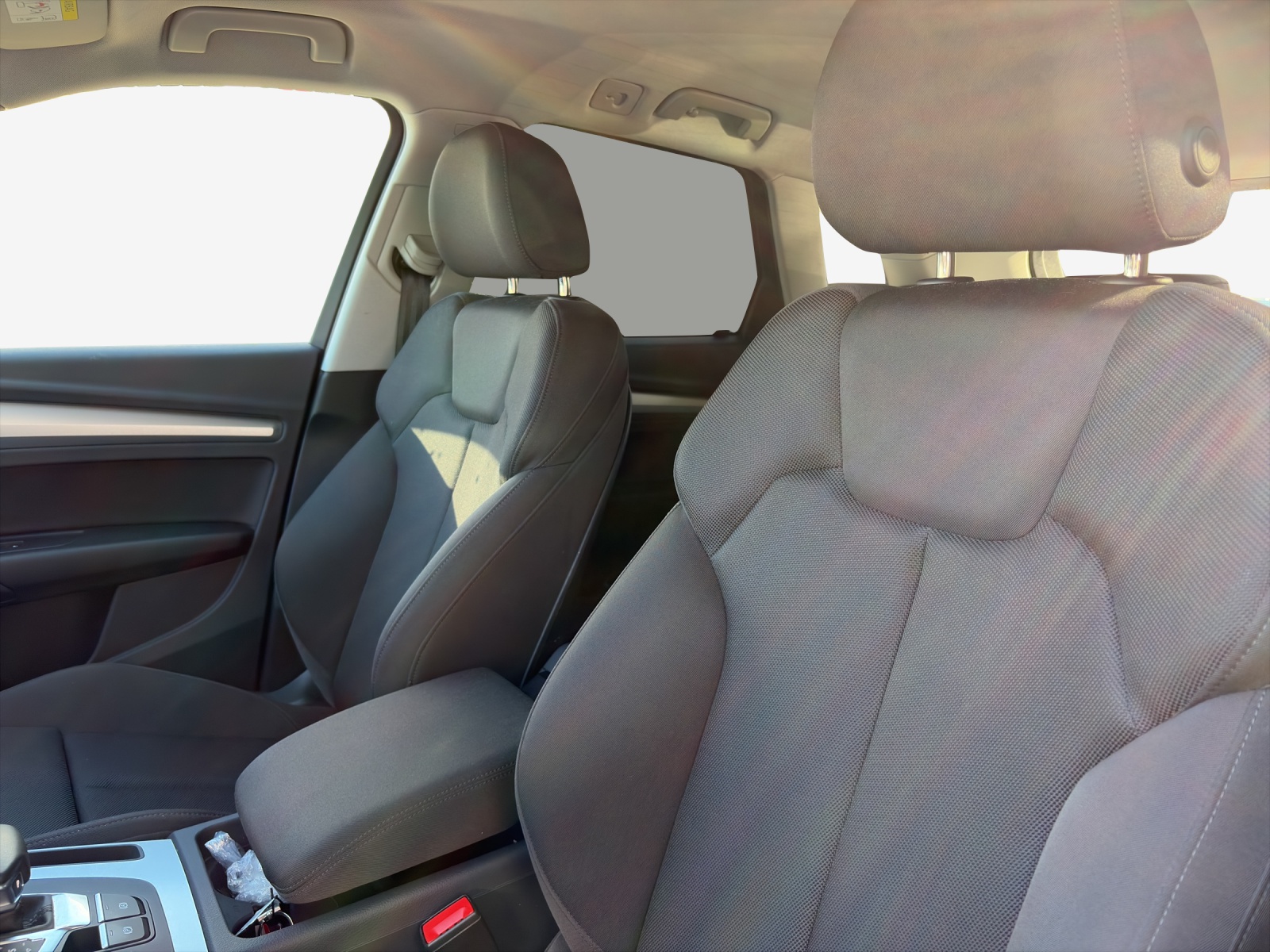 AUDI Q5 40 TDI Black Edition quattro S-tronic-image-14