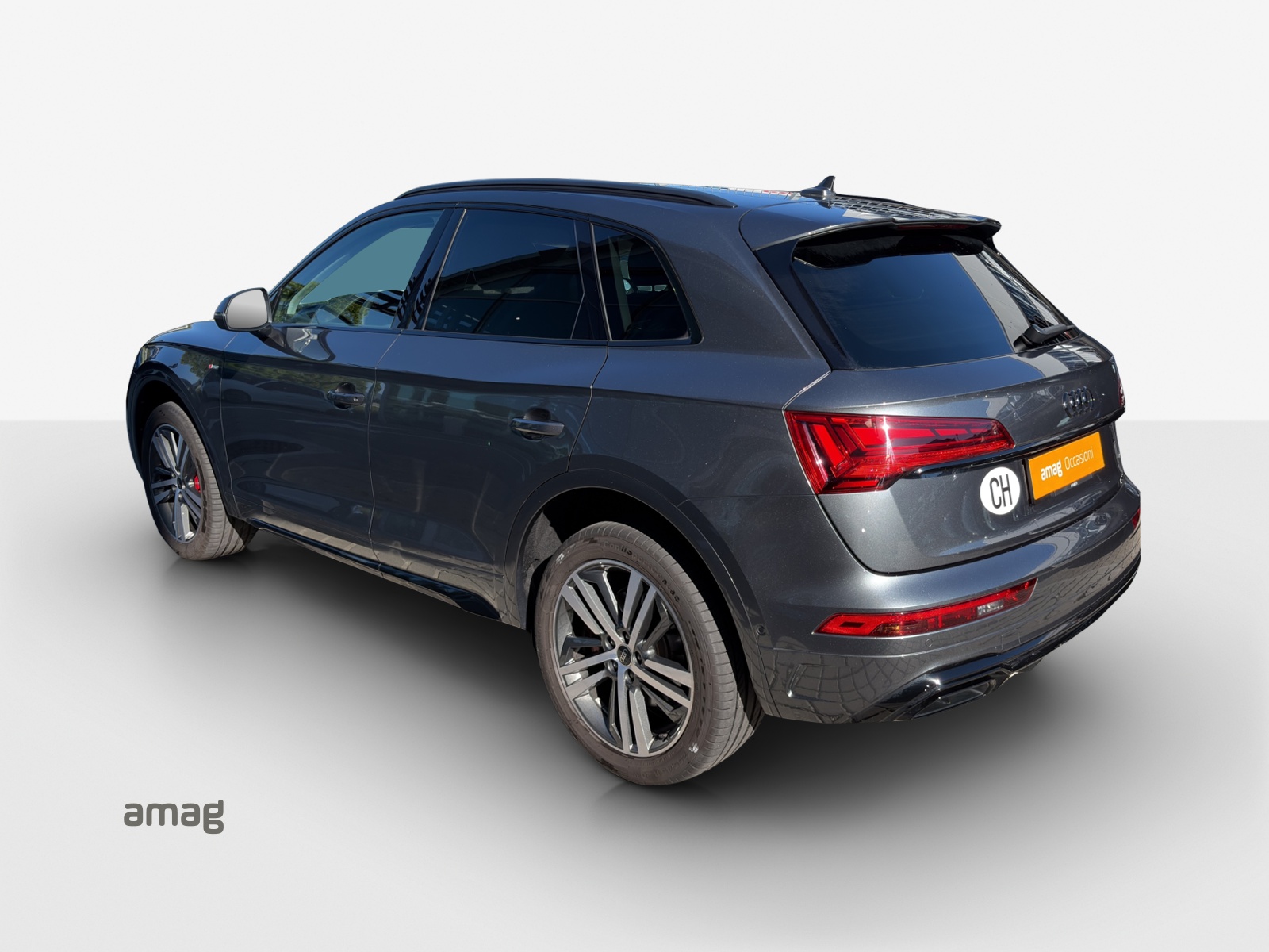 AUDI Q5 40 TDI Black Edition quattro S-tronic-image-2