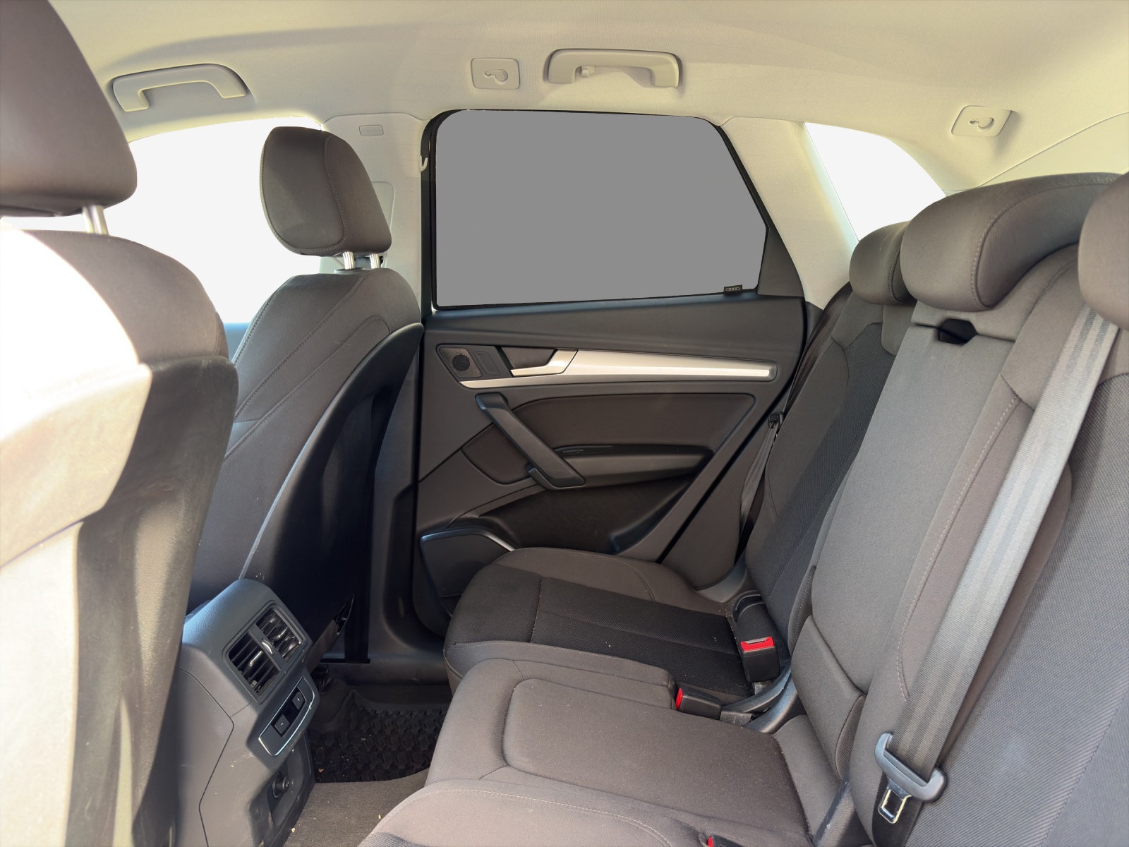 AUDI Q5 40 TDI Black Edition quattro S-tronic-image-11
