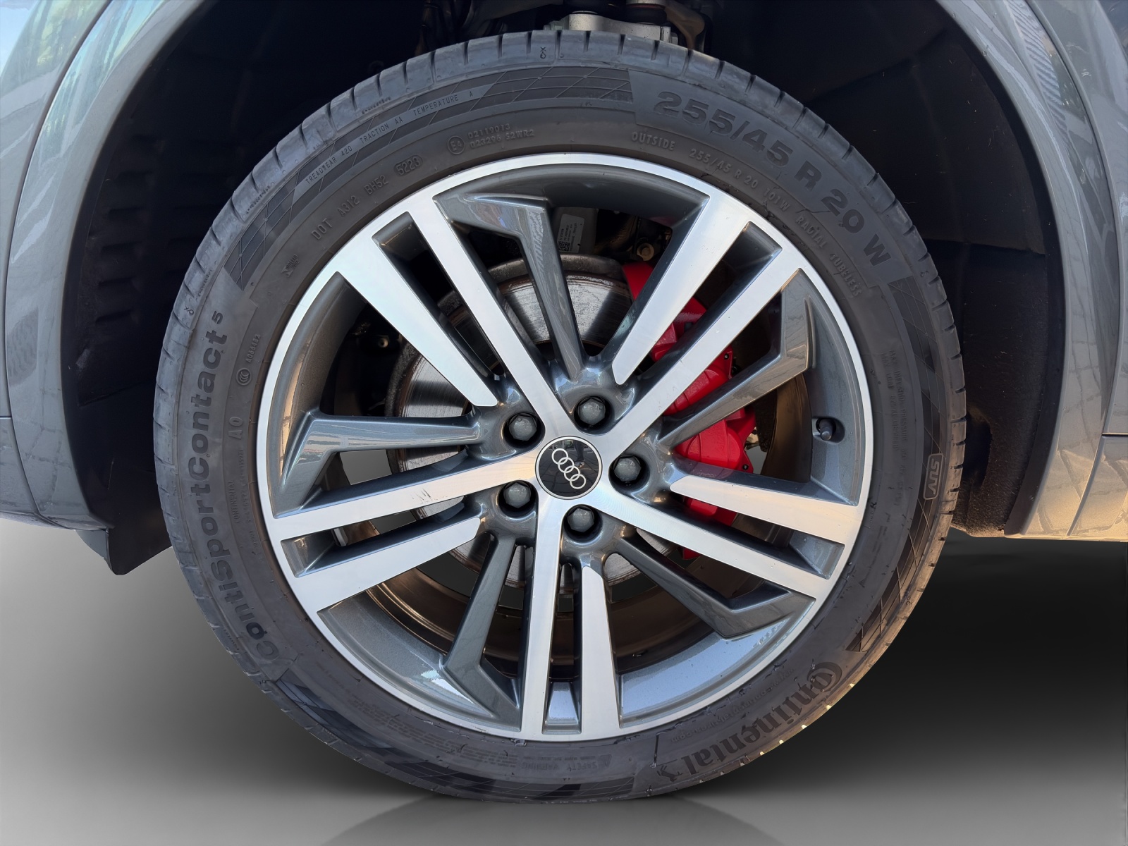 AUDI Q5 40 TDI Black Edition quattro S-tronic-image-15