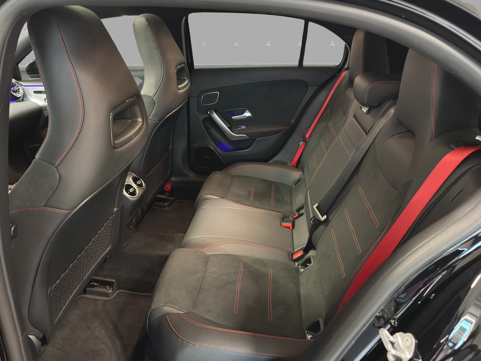 MERCEDES-BENZ A 45 AMG 4Matic+ Speedshift-image-13
