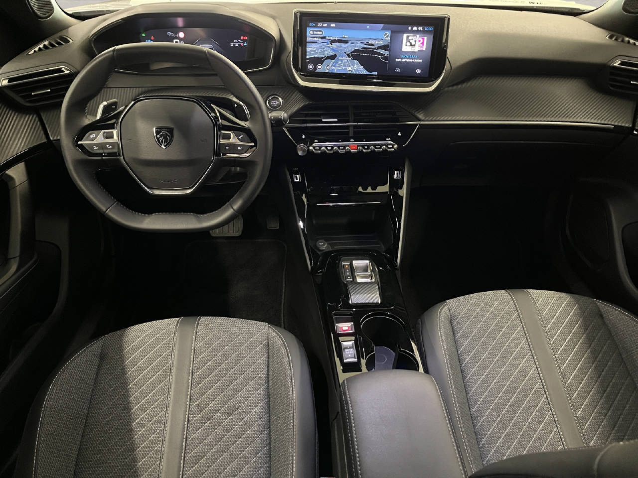 PEUGEOT 2008 1.2 PureTech Allure Premium-image-5