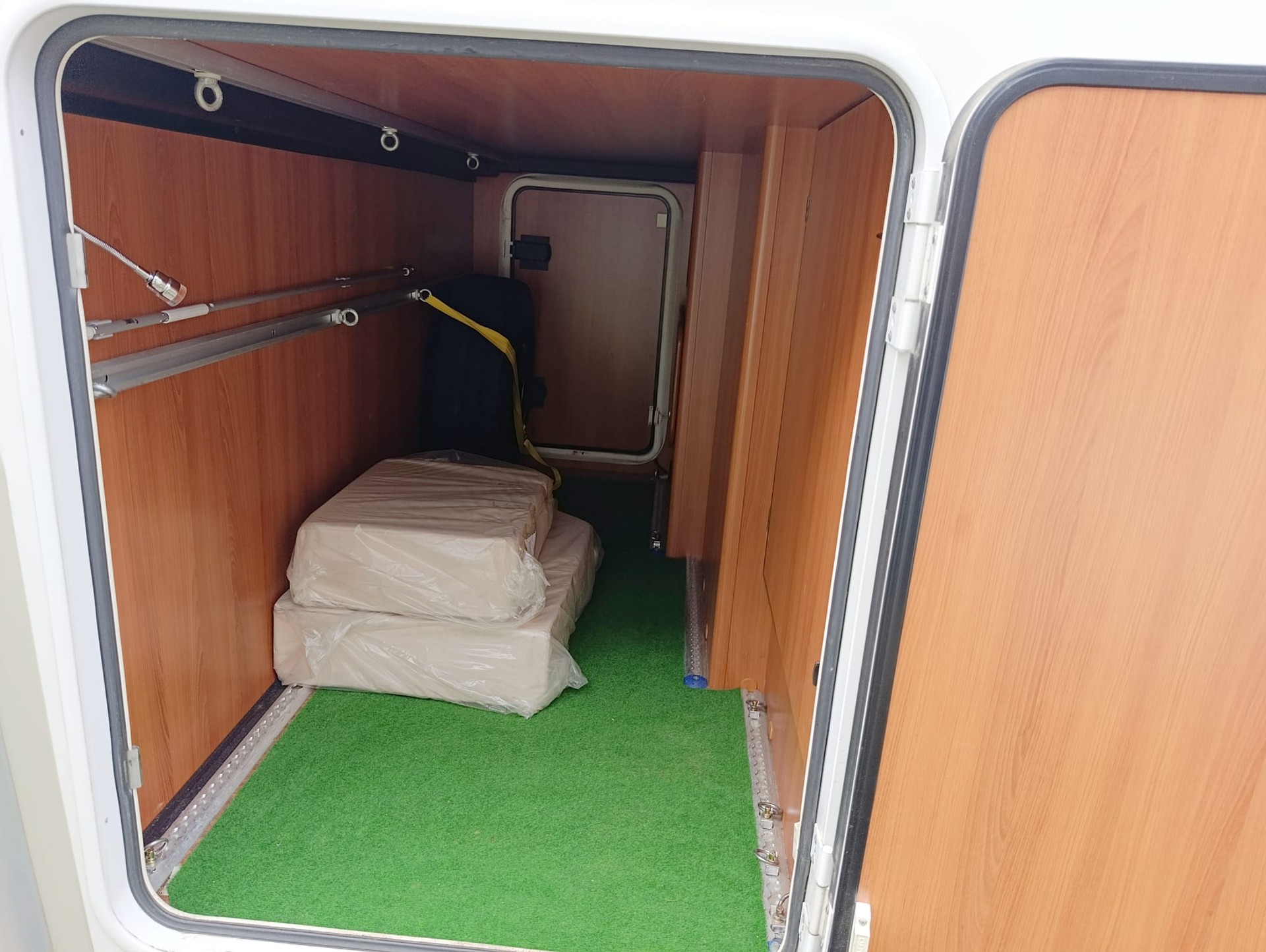 LAIKA X 595R***Echtes Schnäppli: Kompakter Luxus auf Rädern! ***AUTOMAT* Solar Panel* Ventilator* Töffträger *Rückfahrkamera*-image-19