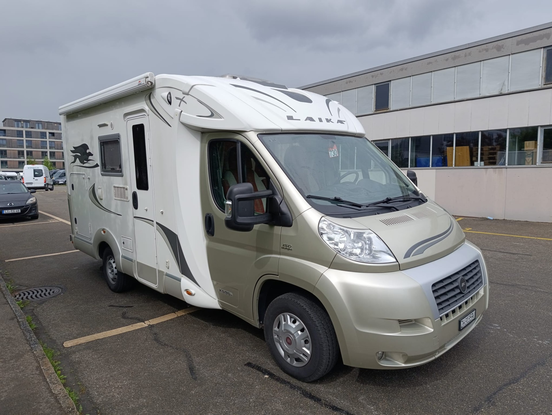 LAIKA X 595R***Echtes Schnäppli: Kompakter Luxus auf Rädern! ***AUTOMAT* Solar Panel* Ventilator* Töffträger *Rückfahrkamera*