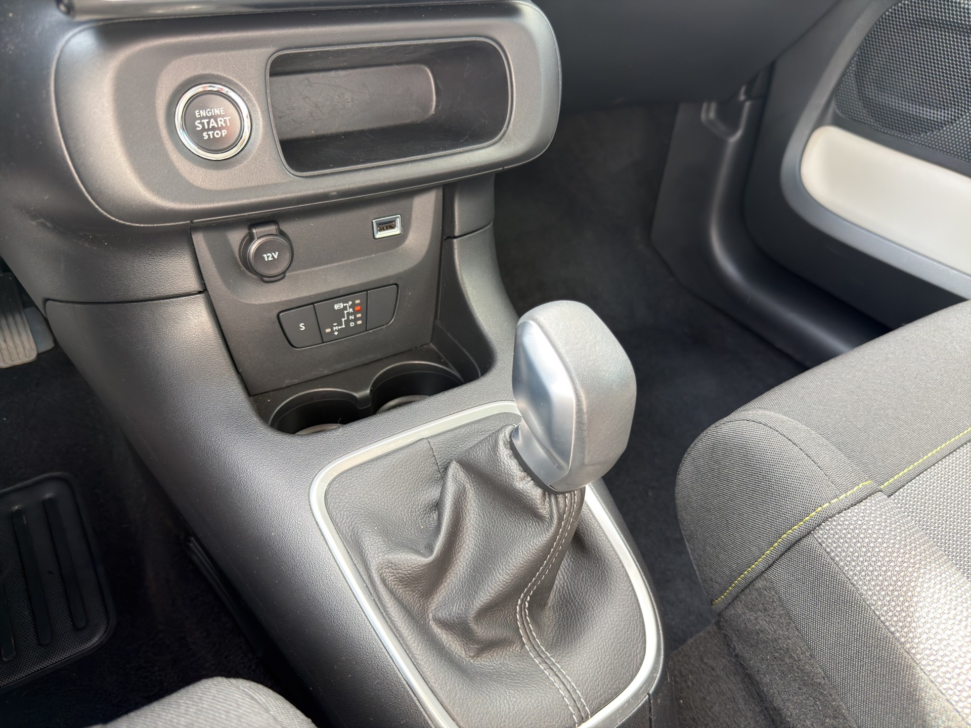 CITROEN C3 1.2 PureTech Shine-image-10