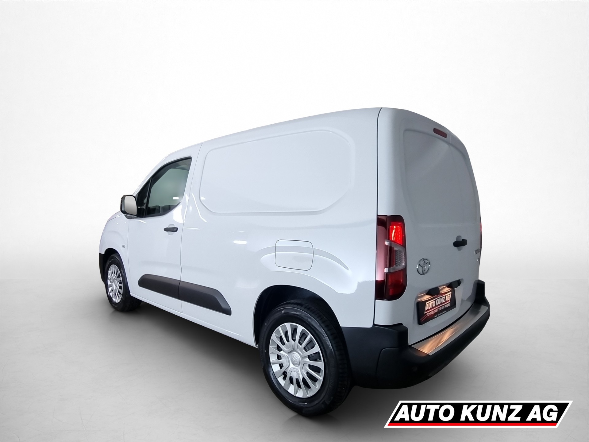 TOYOTA PROACE CITY Van L1 52KWh Active-image-3