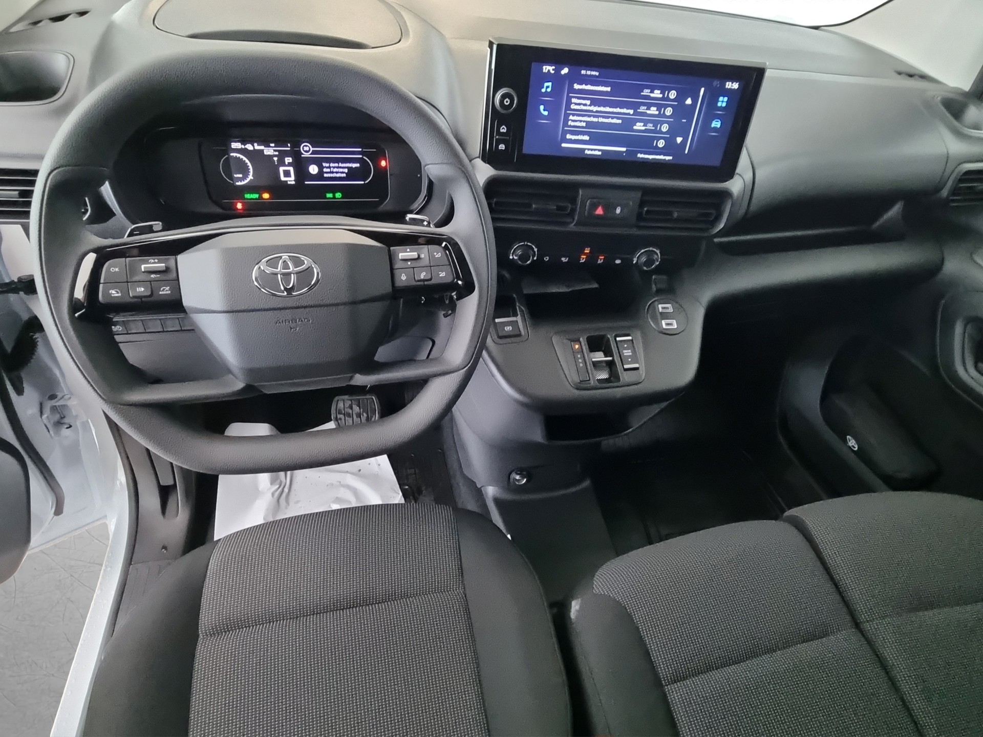 TOYOTA PROACE CITY Van L1 52KWh Active-image-7