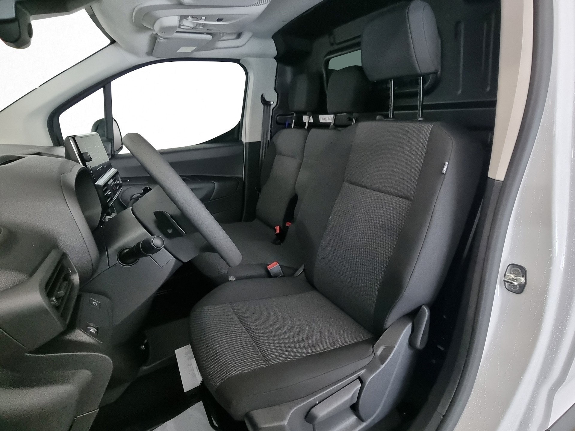 TOYOTA PROACE CITY Van L1 52KWh Active-image-5