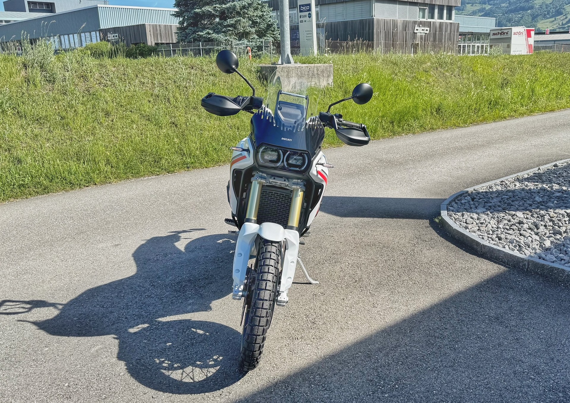DUCATI V2-image-2