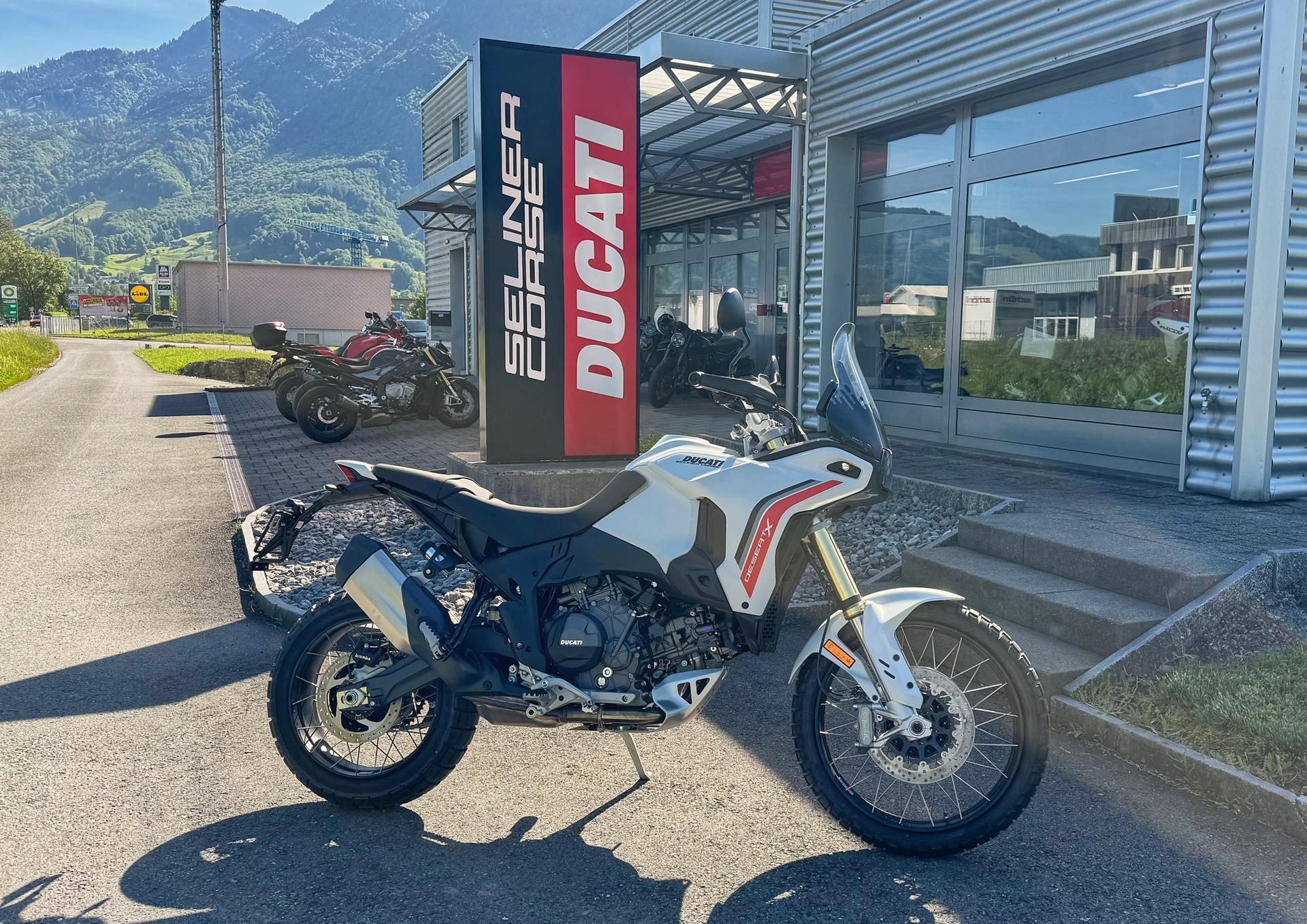DUCATI V2-image-3