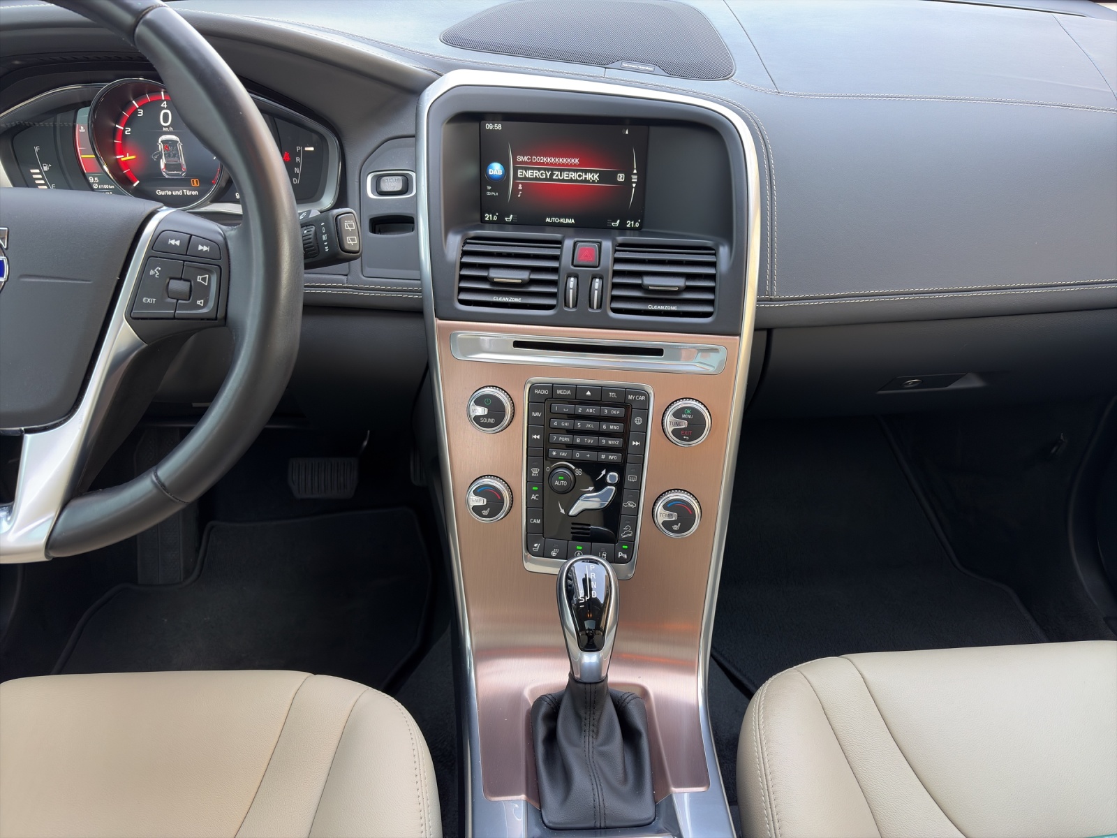 VOLVO XC60 2.0 T6 Summum AWD S/S-image-10