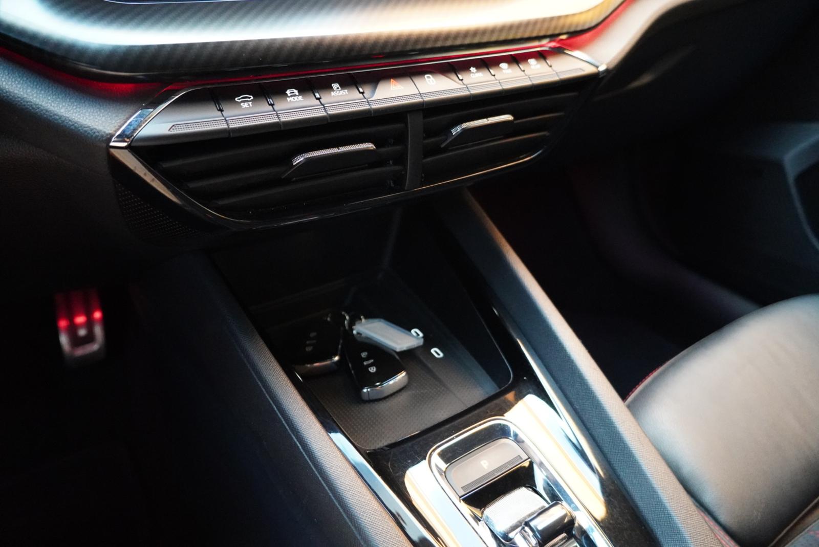 SKODA Octavia Combi 2.0 TSI DSG RS-image-20