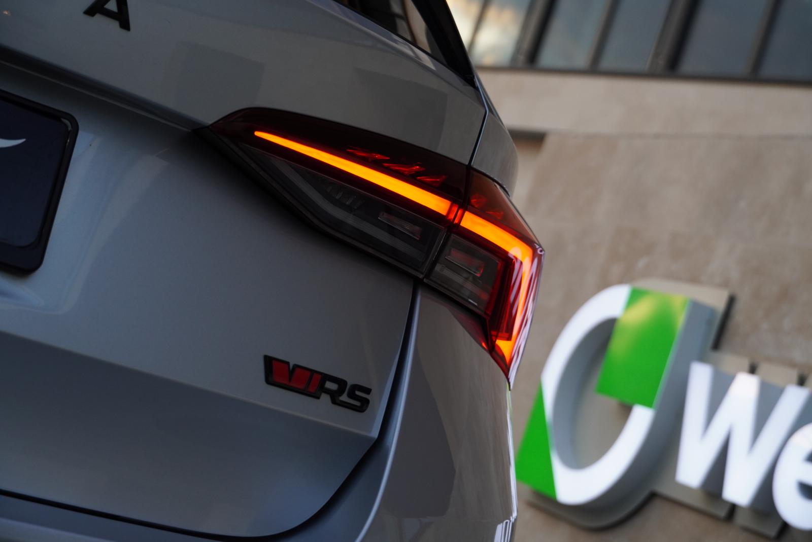 SKODA Octavia Combi 2.0 TSI DSG RS-image-10