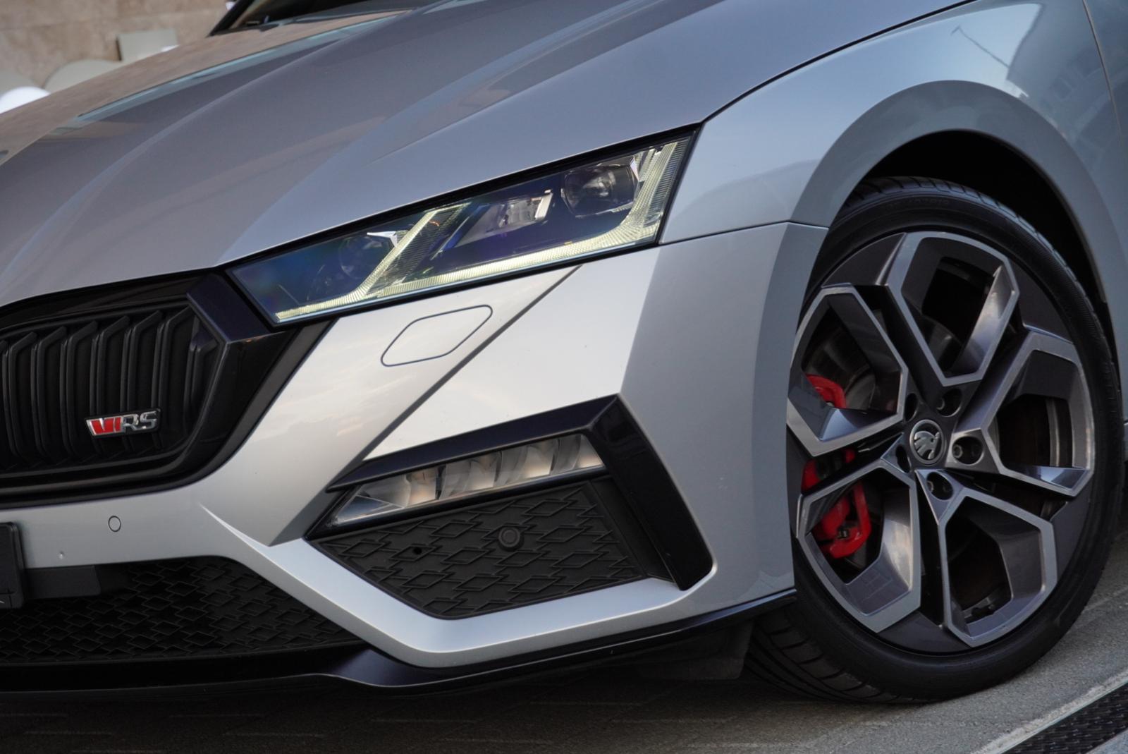 SKODA Octavia Combi 2.0 TSI DSG RS-image-2