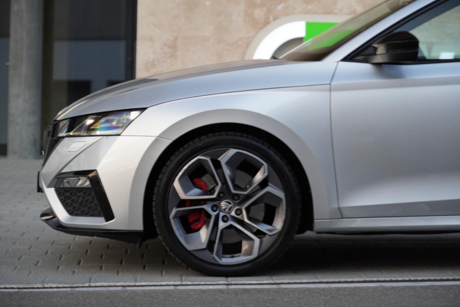 SKODA Octavia Combi 2.0 TSI DSG RS-image-6