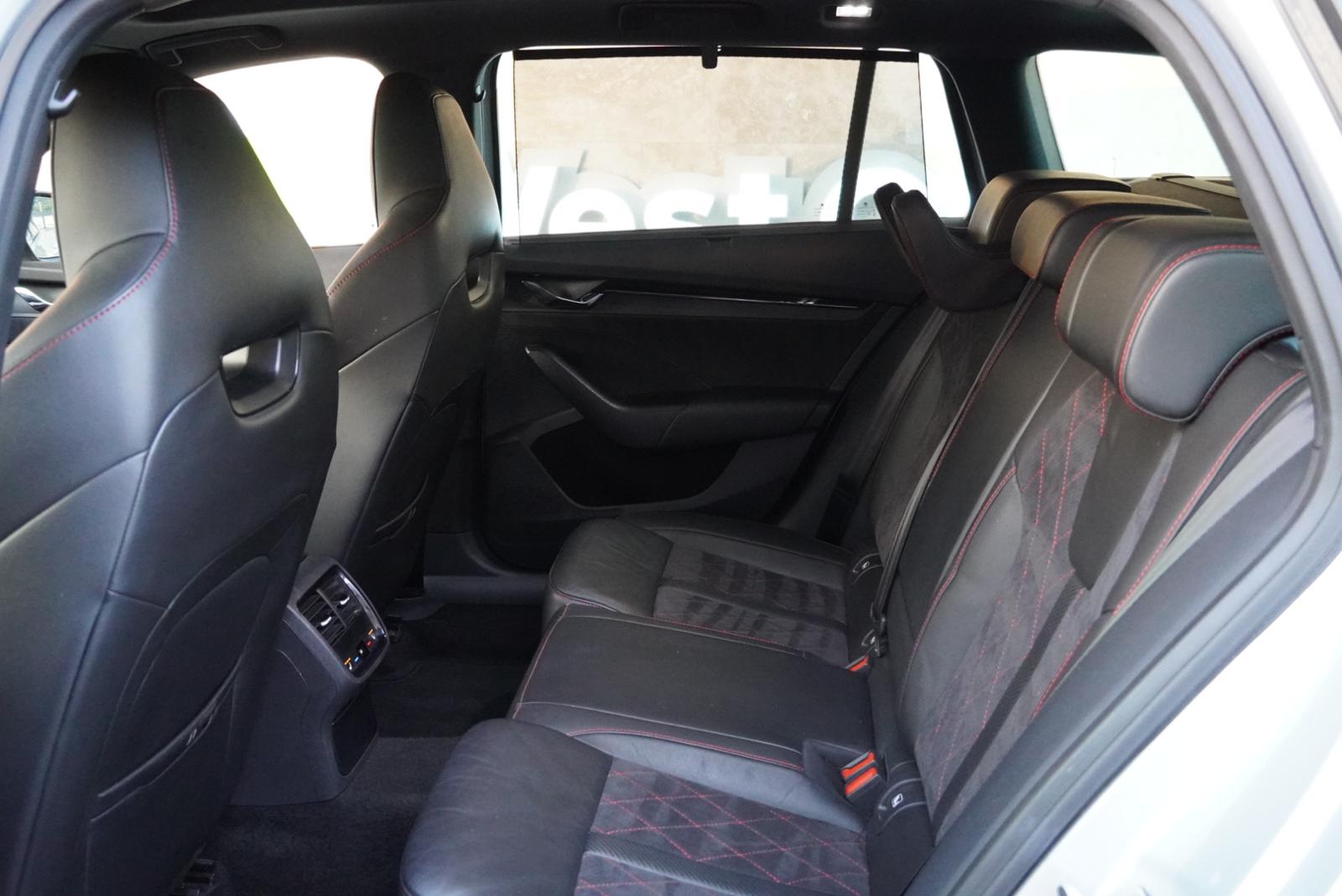 SKODA Octavia Combi 2.0 TSI DSG RS-image-28
