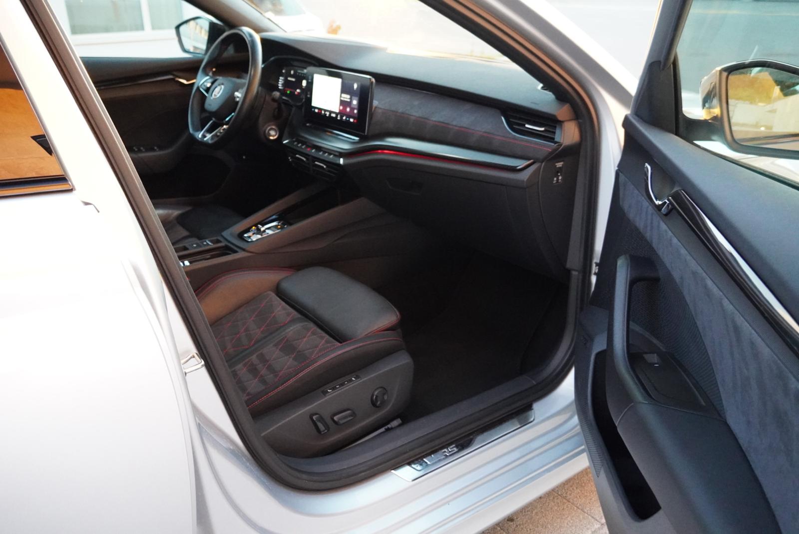 SKODA Octavia Combi 2.0 TSI DSG RS-image-23
