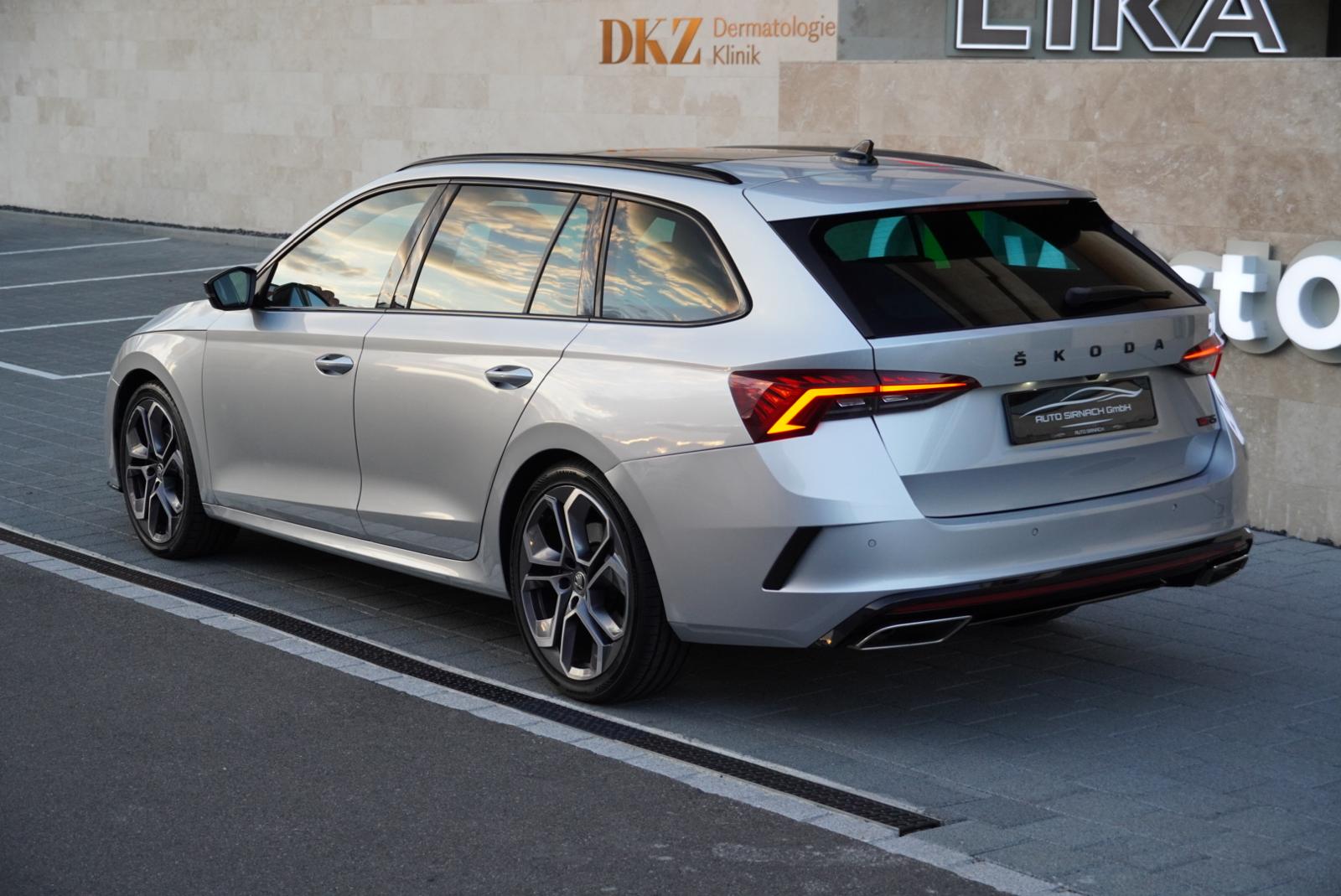 SKODA Octavia Combi 2.0 TSI DSG RS-image-8