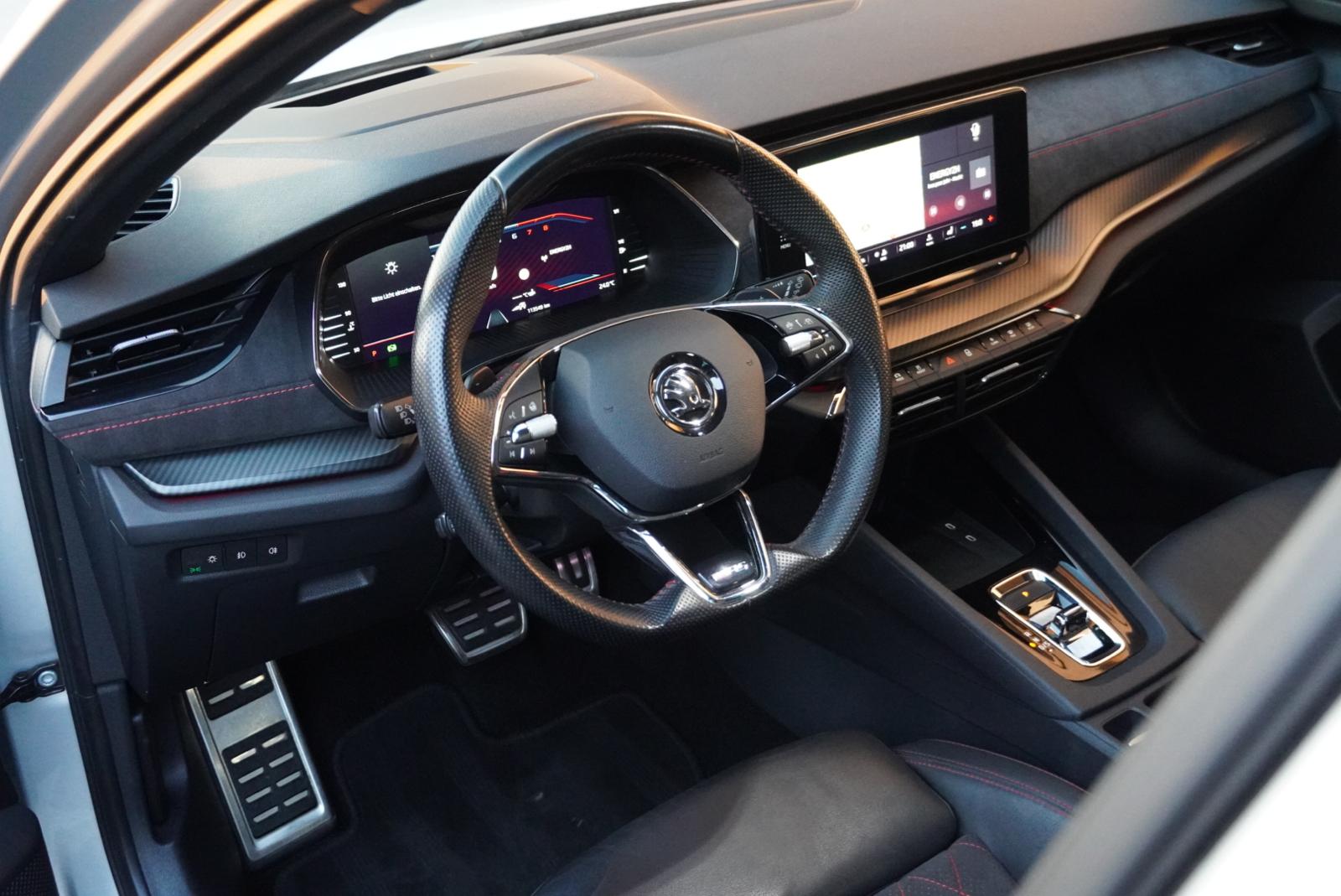 SKODA Octavia Combi 2.0 TSI DSG RS-image-15