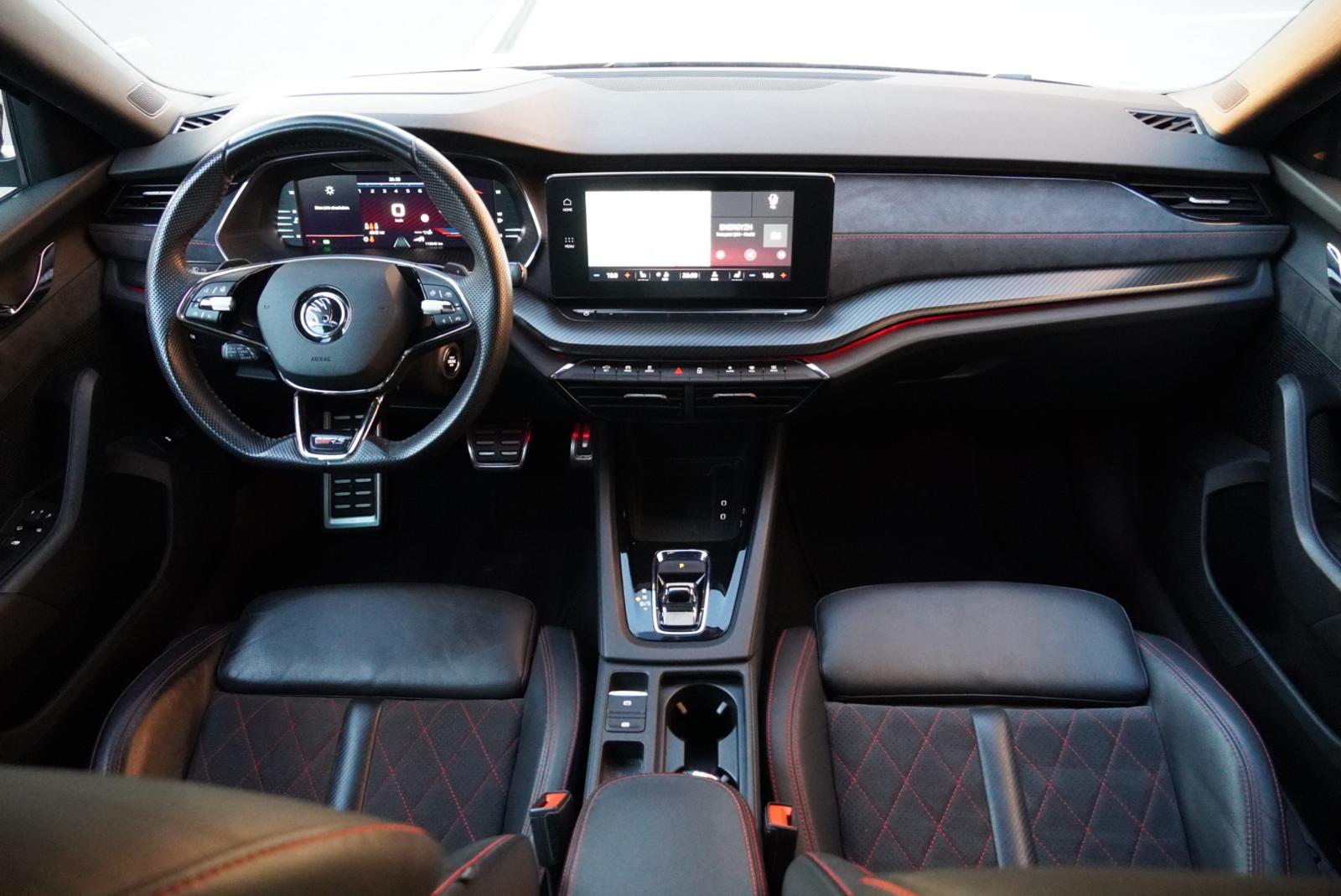 SKODA Octavia Combi 2.0 TSI DSG RS-image-11