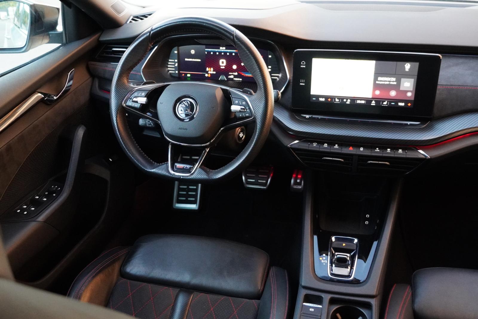 SKODA Octavia Combi 2.0 TSI DSG RS-image-12