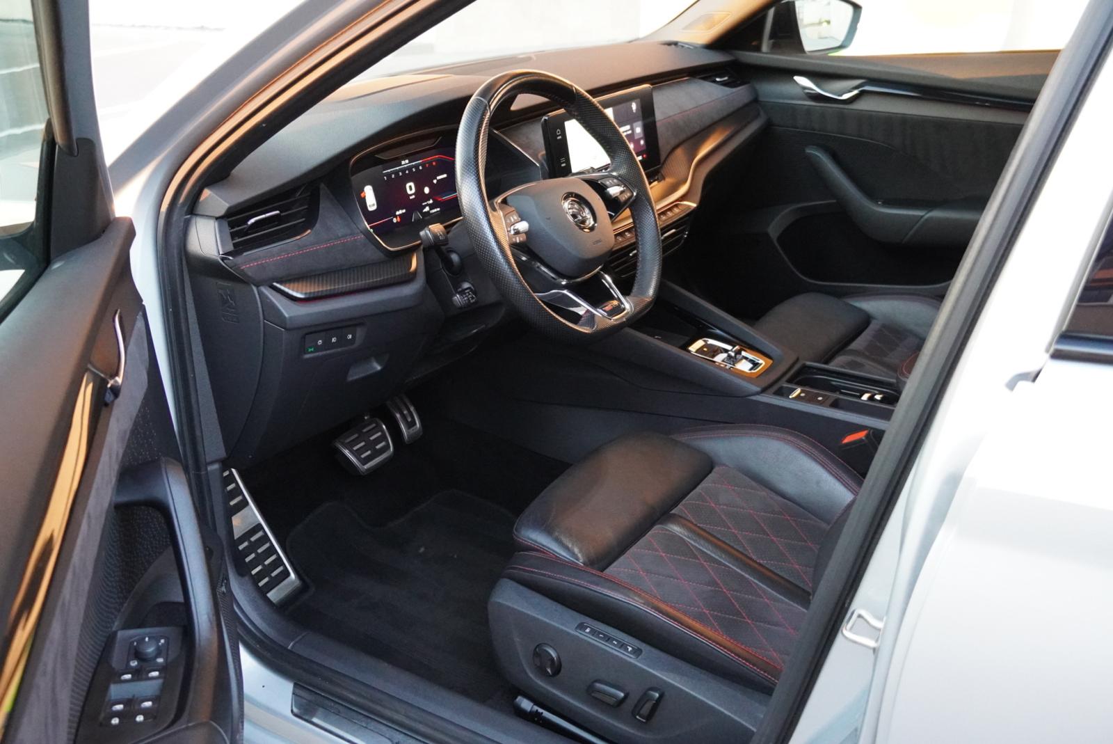 SKODA Octavia Combi 2.0 TSI DSG RS-image-14