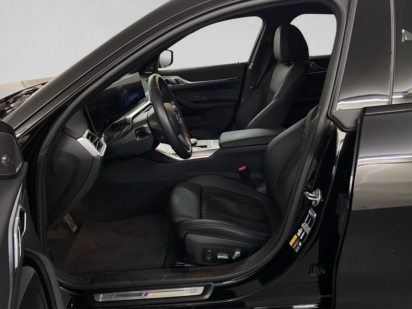 BMW i4 eDrive 40-image-6
