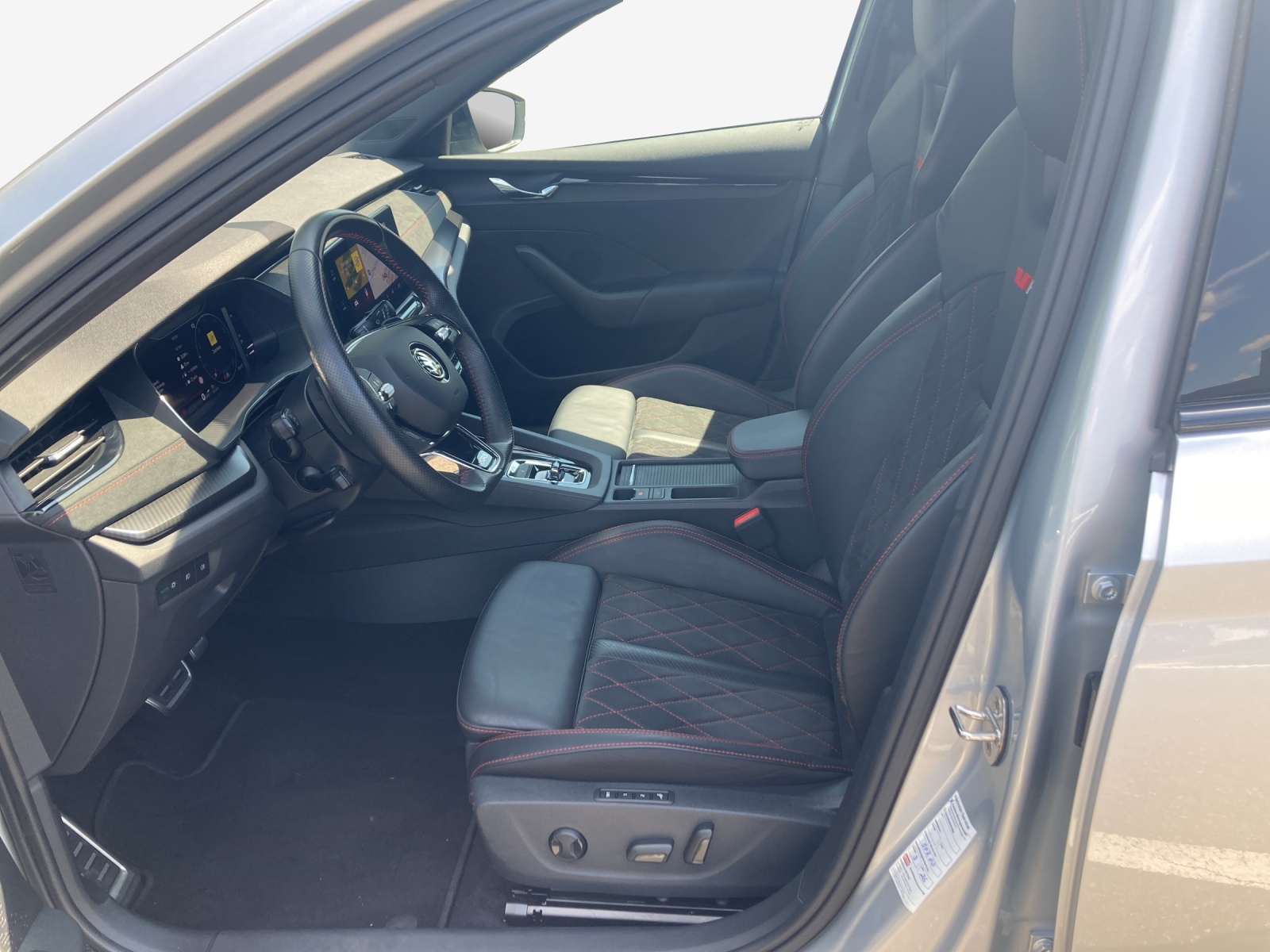 SKODA Octavia Combi 2.0 TDI DSG RS 4x4-image-7