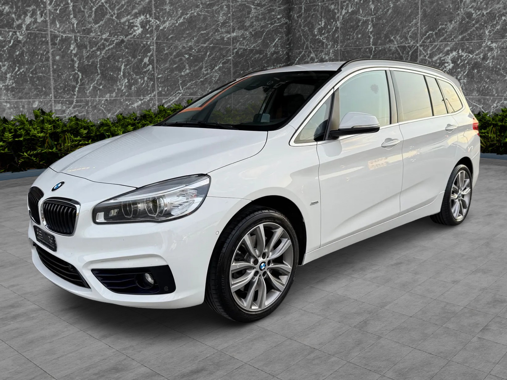 BMW 220i Gran Tourer-image-0