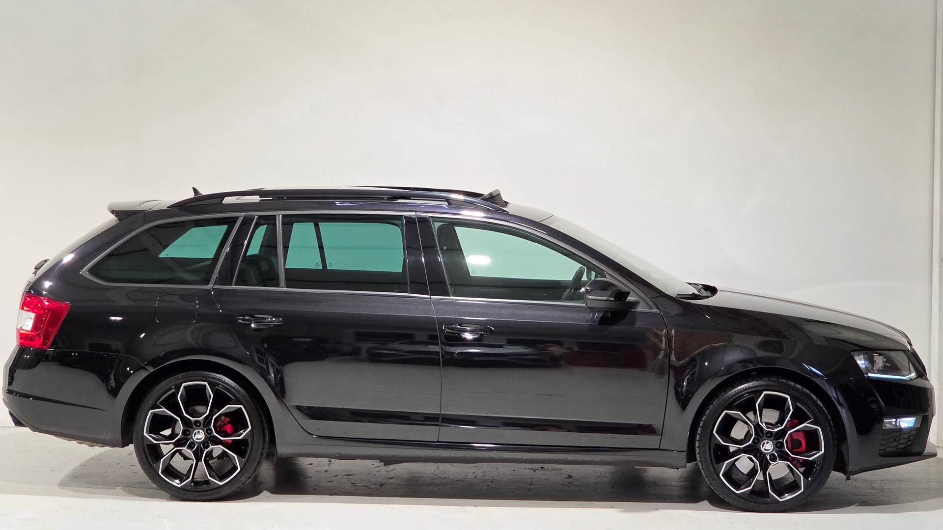 SKODA Octavia Combi 2.0 TSI RS 230 DSG-image-23