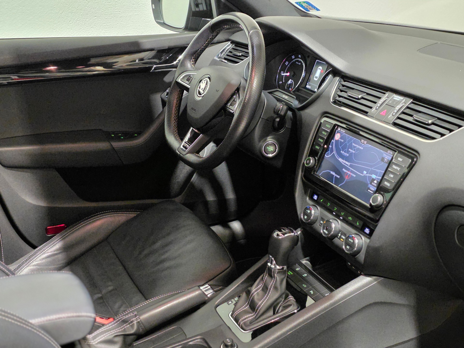SKODA Octavia Combi 2.0 TSI RS 230 DSG-image-18