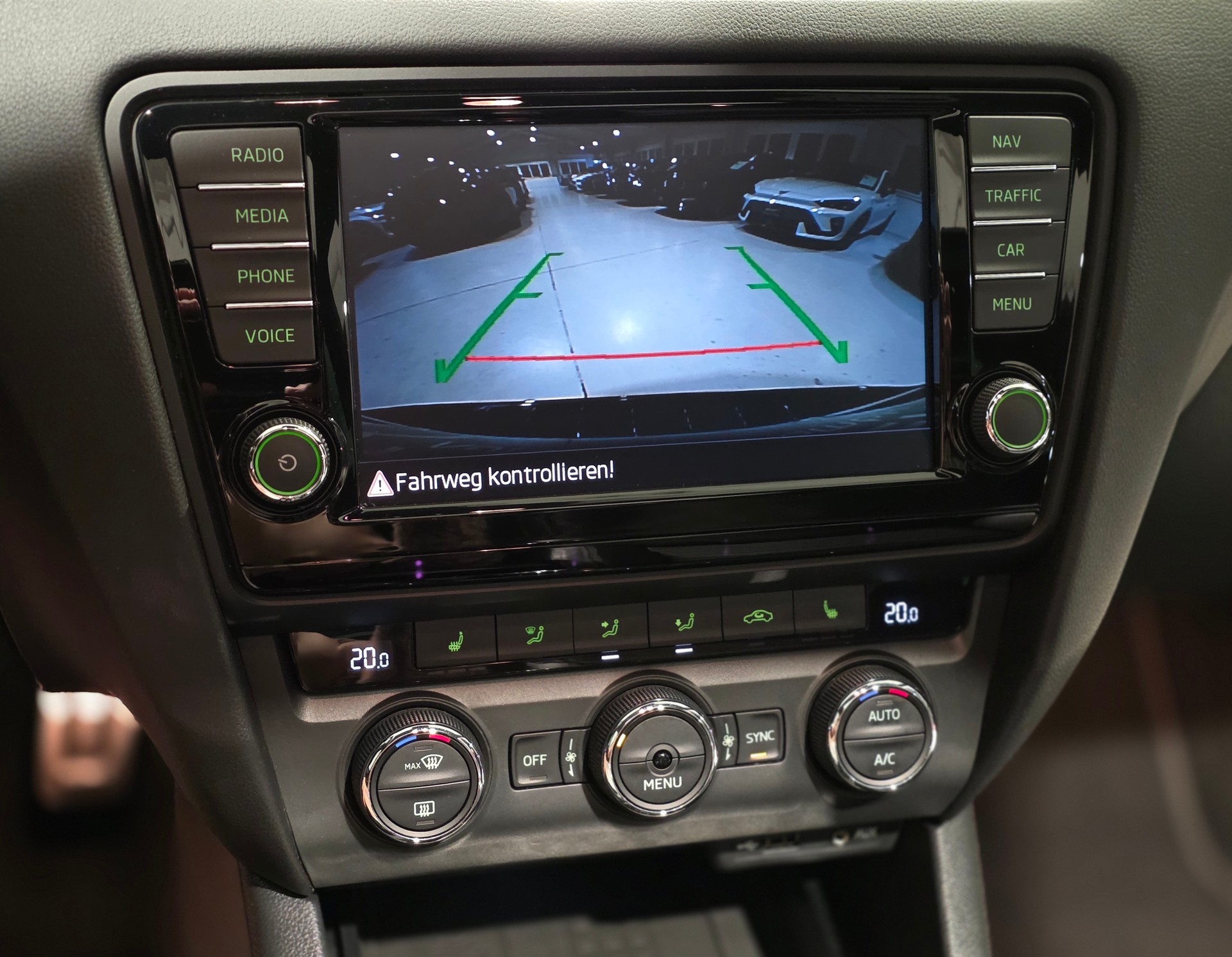 SKODA Octavia Combi 2.0 TSI RS 230 DSG-image-7