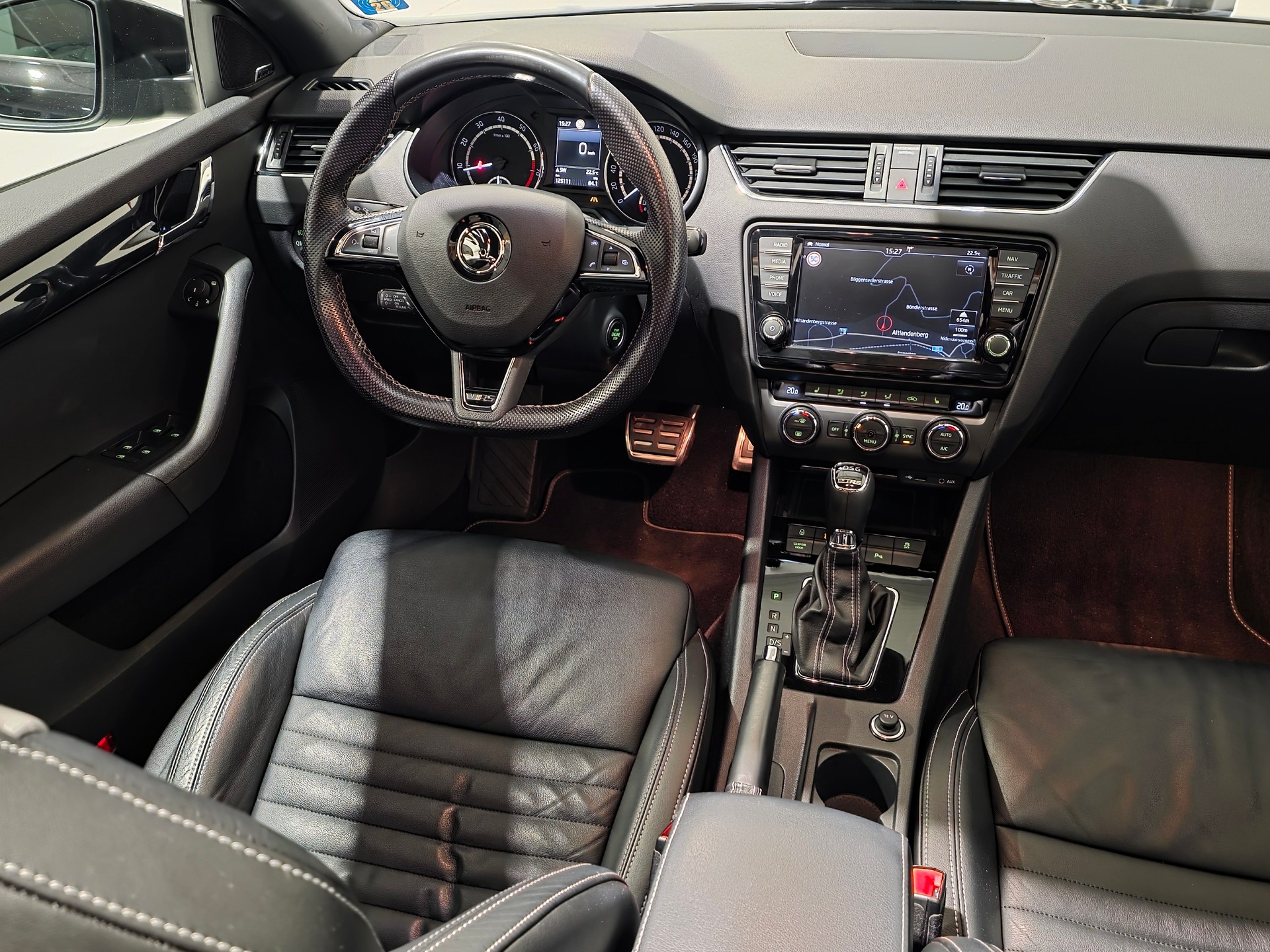 SKODA Octavia Combi 2.0 TSI RS 230 DSG-image-5