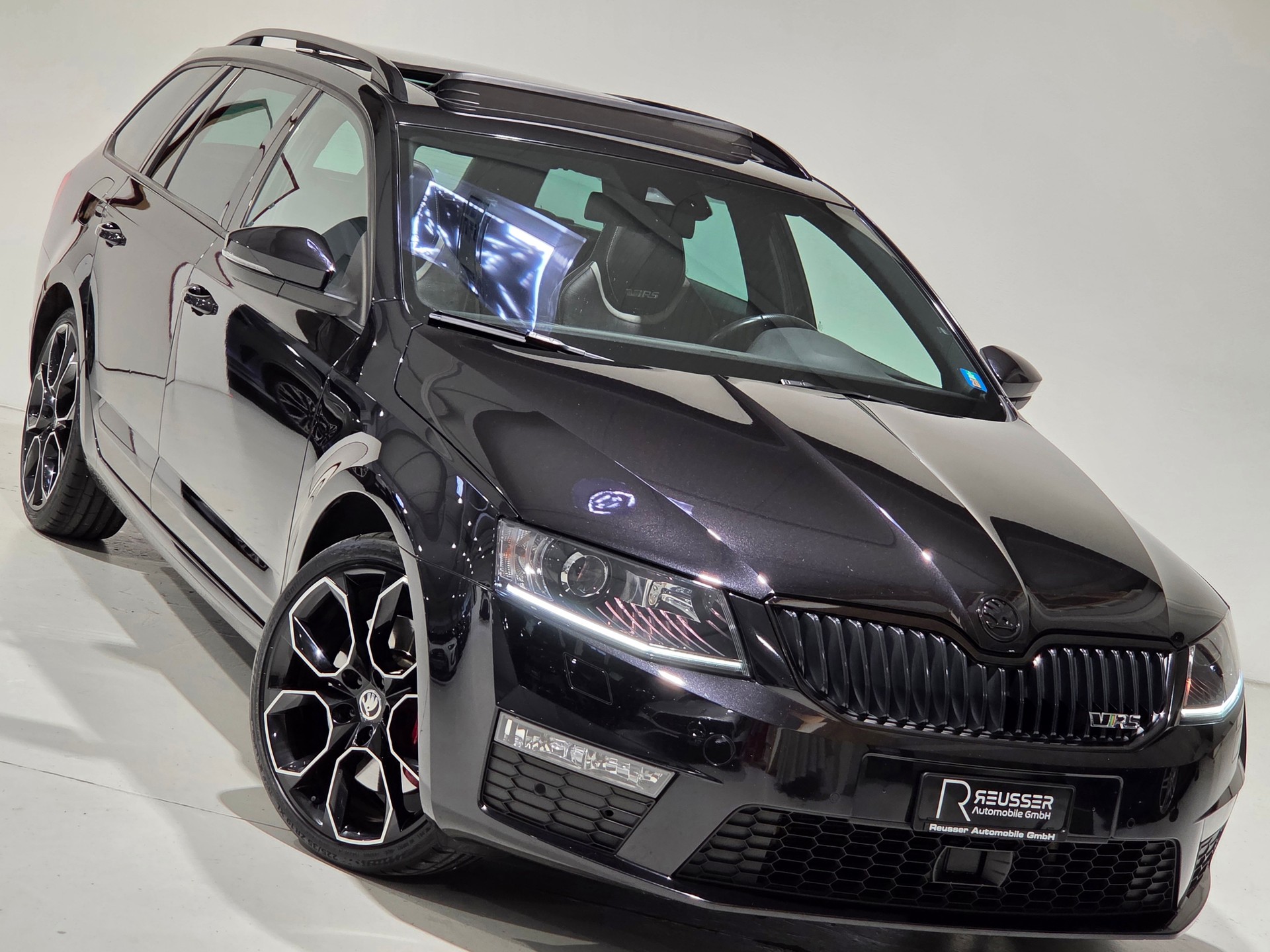 SKODA Octavia Combi 2.0 TSI RS 230 DSG-image-22