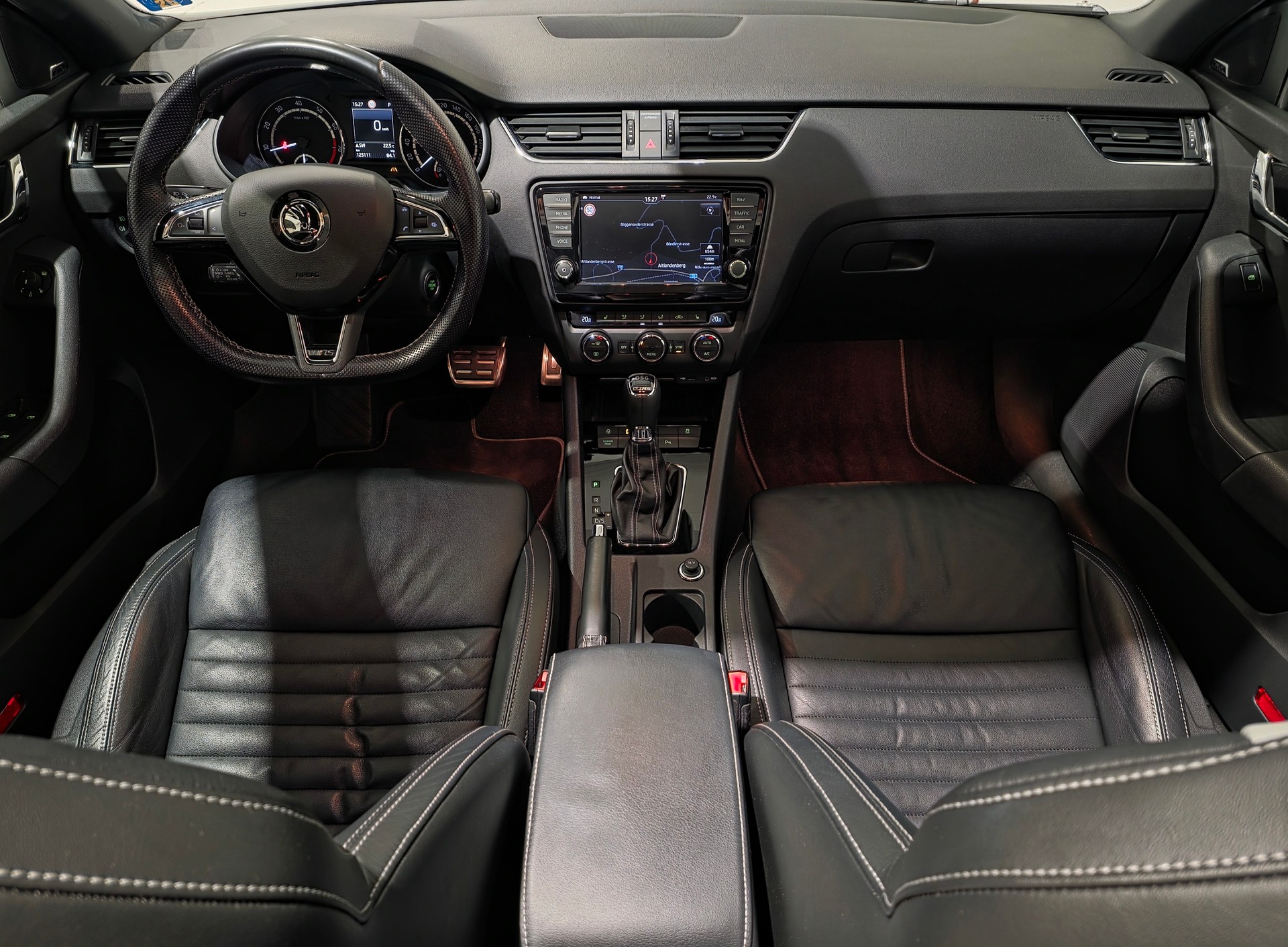 SKODA Octavia Combi 2.0 TSI RS 230 DSG-image-4