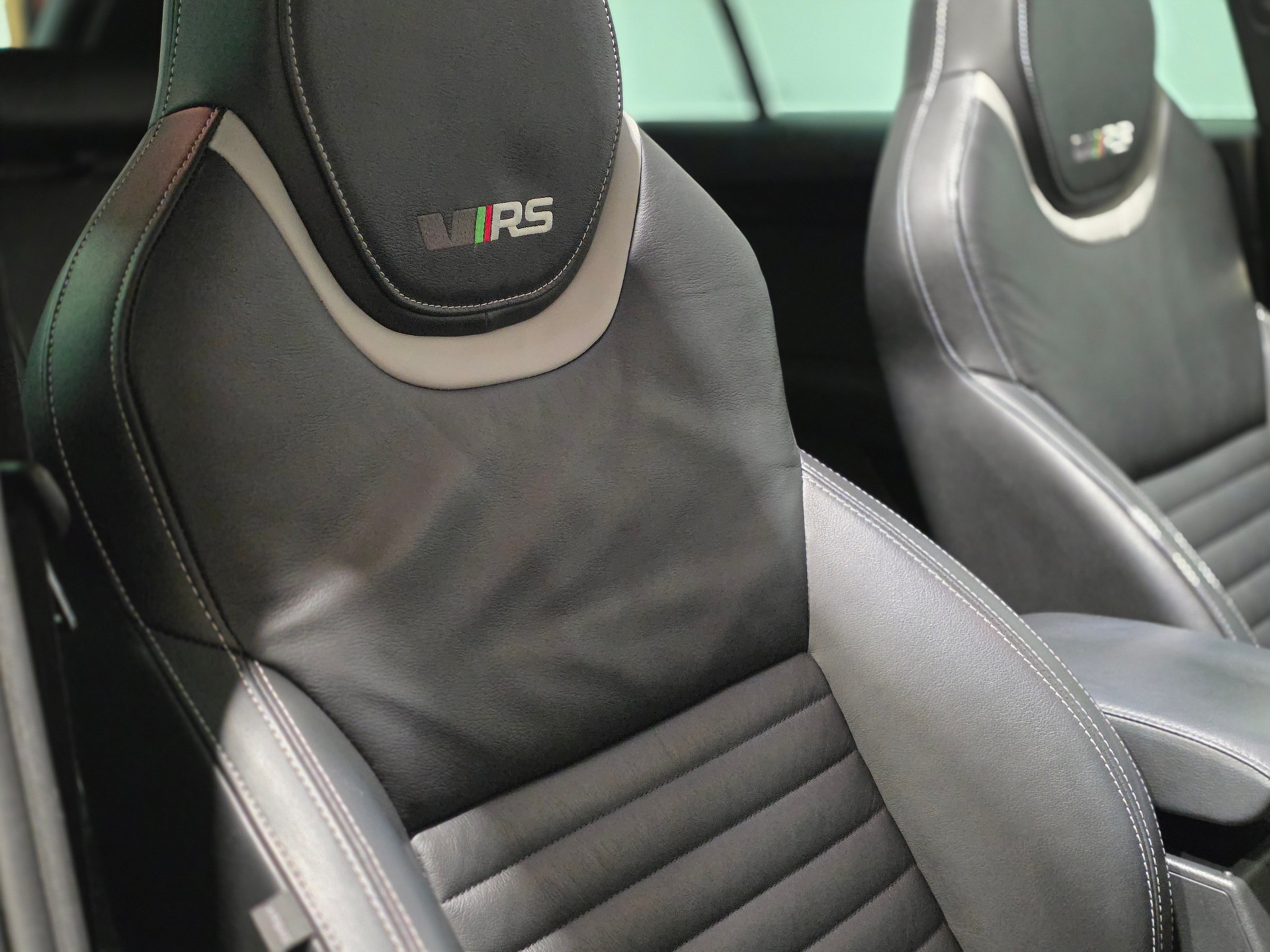 SKODA Octavia Combi 2.0 TSI RS 230 DSG-image-17